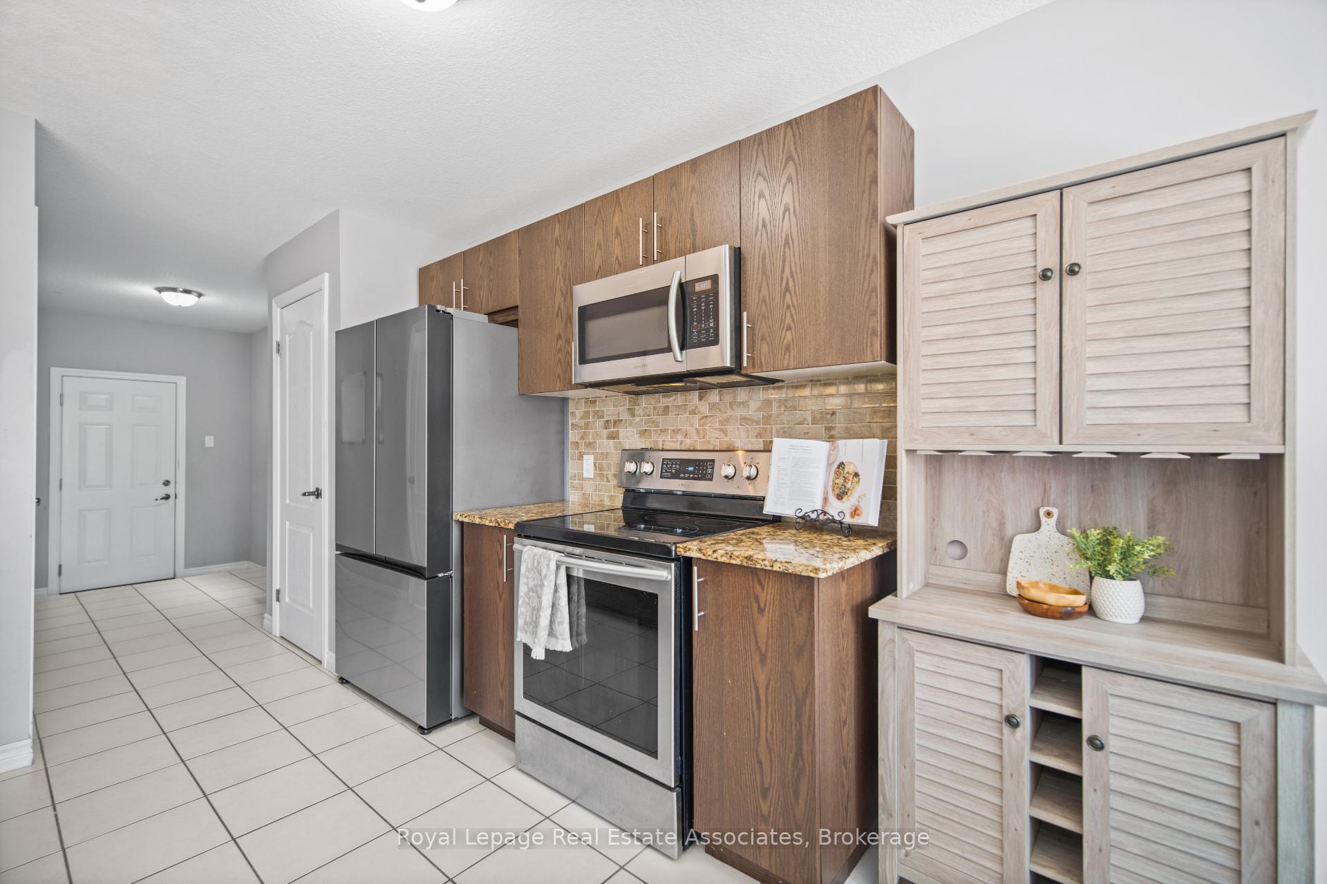 Photo 16 of 439 Moorlands Crescent, Kitchener — HOMEH