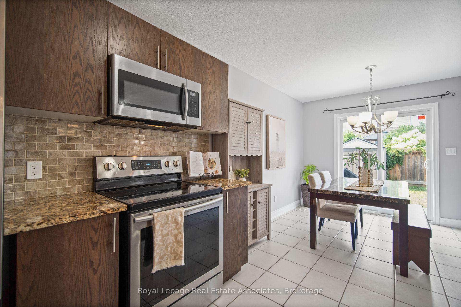 Photo 17 of 439 Moorlands Crescent, Kitchener — HOMEH