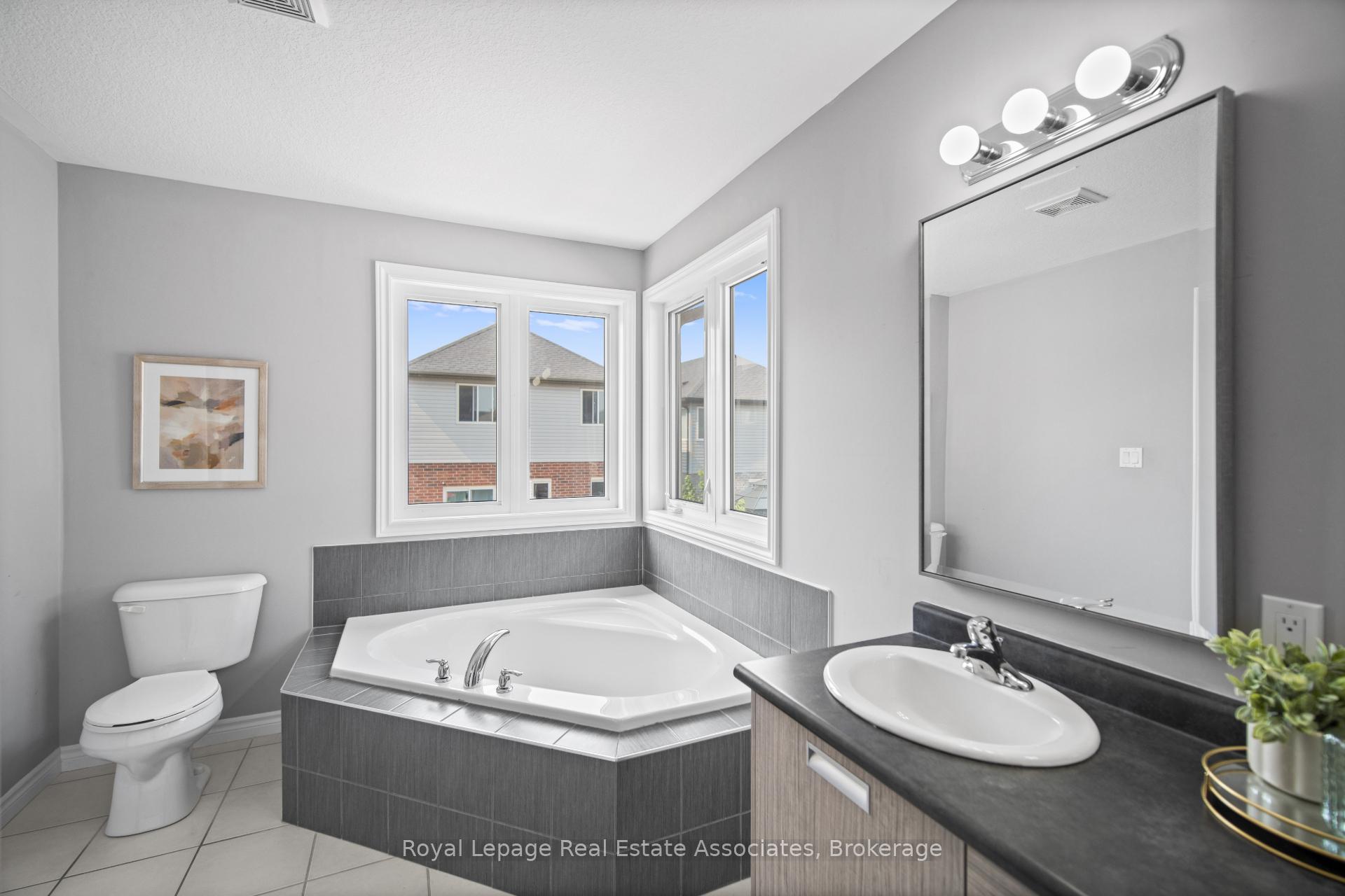 Photo 25 of 439 Moorlands Crescent, Kitchener — HOMEH
