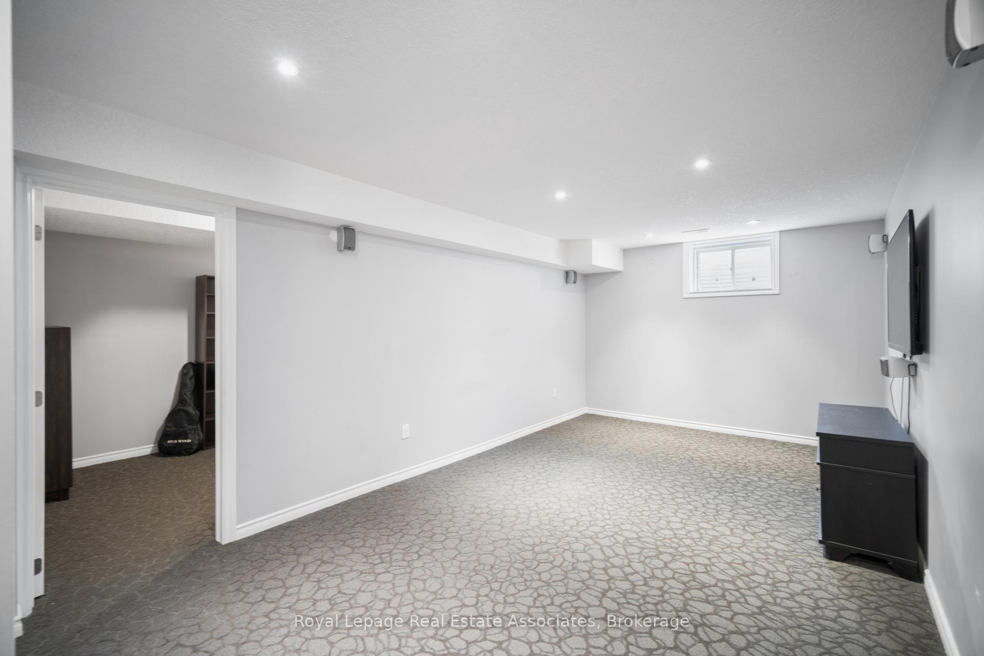 Photo 37 of 439 Moorlands Crescent, Kitchener — HOMEH