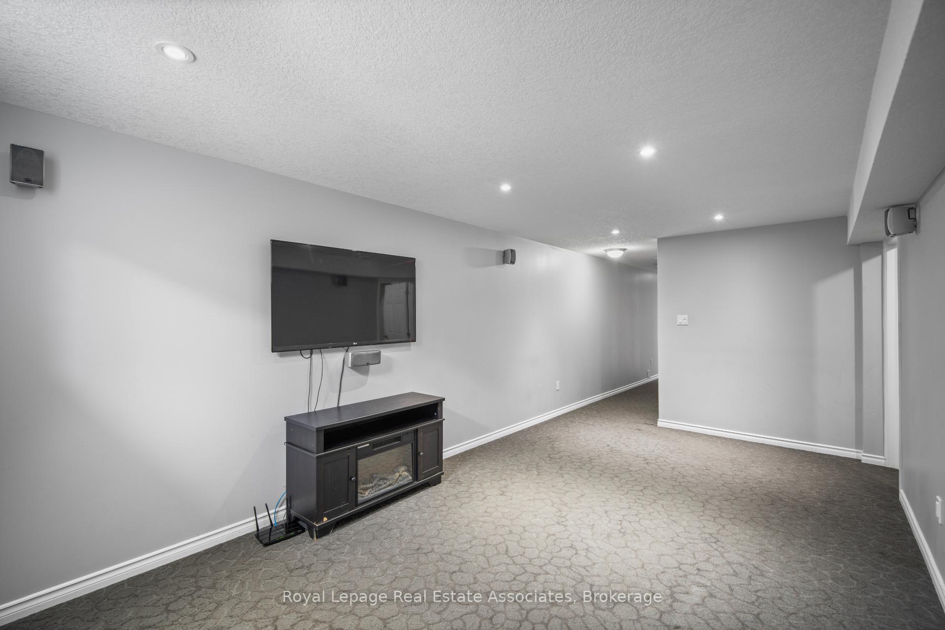 Photo 38 of 439 Moorlands Crescent, Kitchener — HOMEH