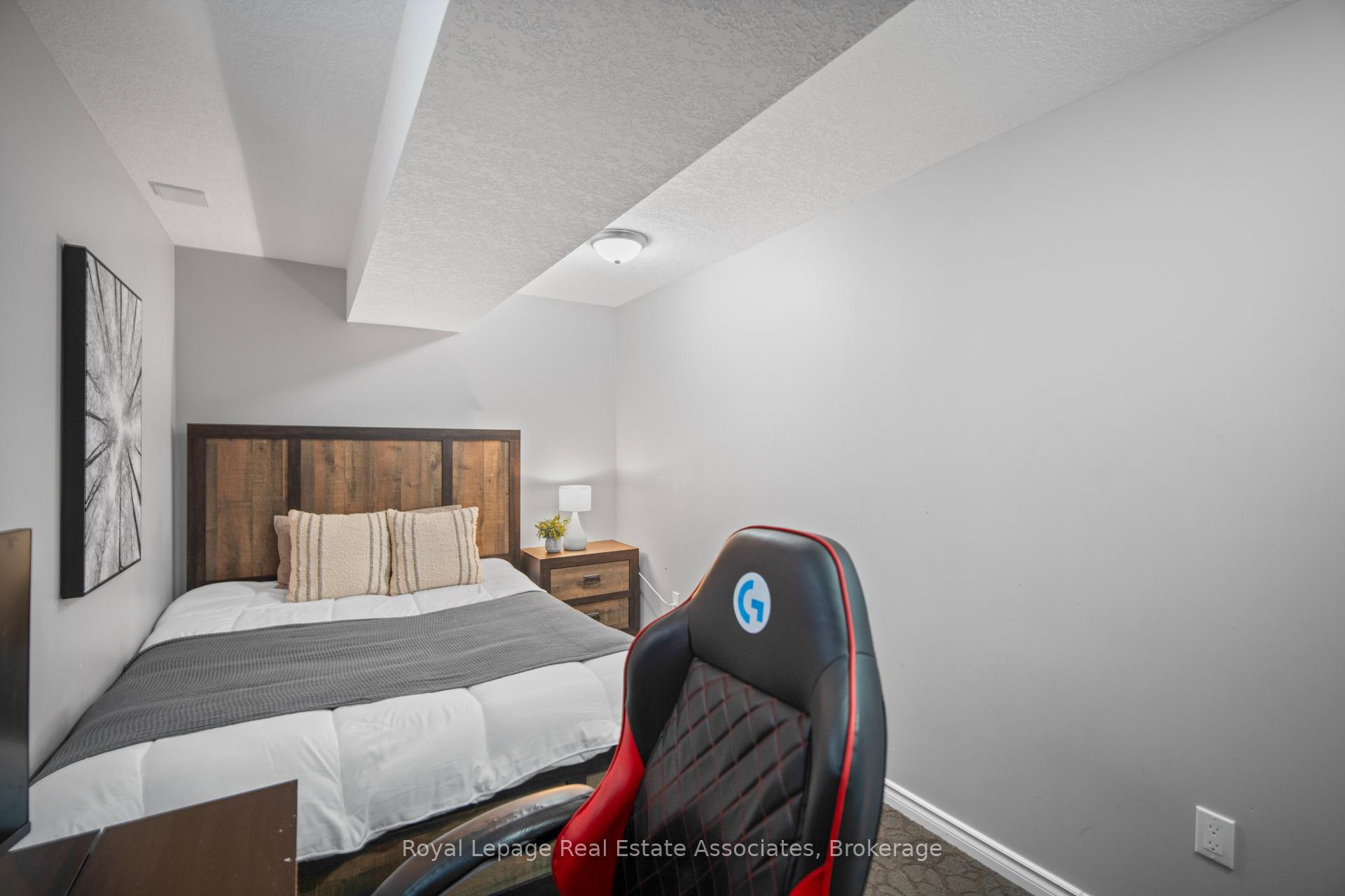 Photo 40 of 439 Moorlands Crescent, Kitchener — HOMEH