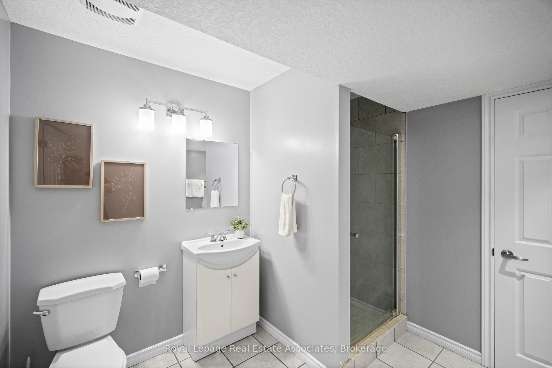 Photo 43 of 439 Moorlands Crescent, Kitchener — HOMEH