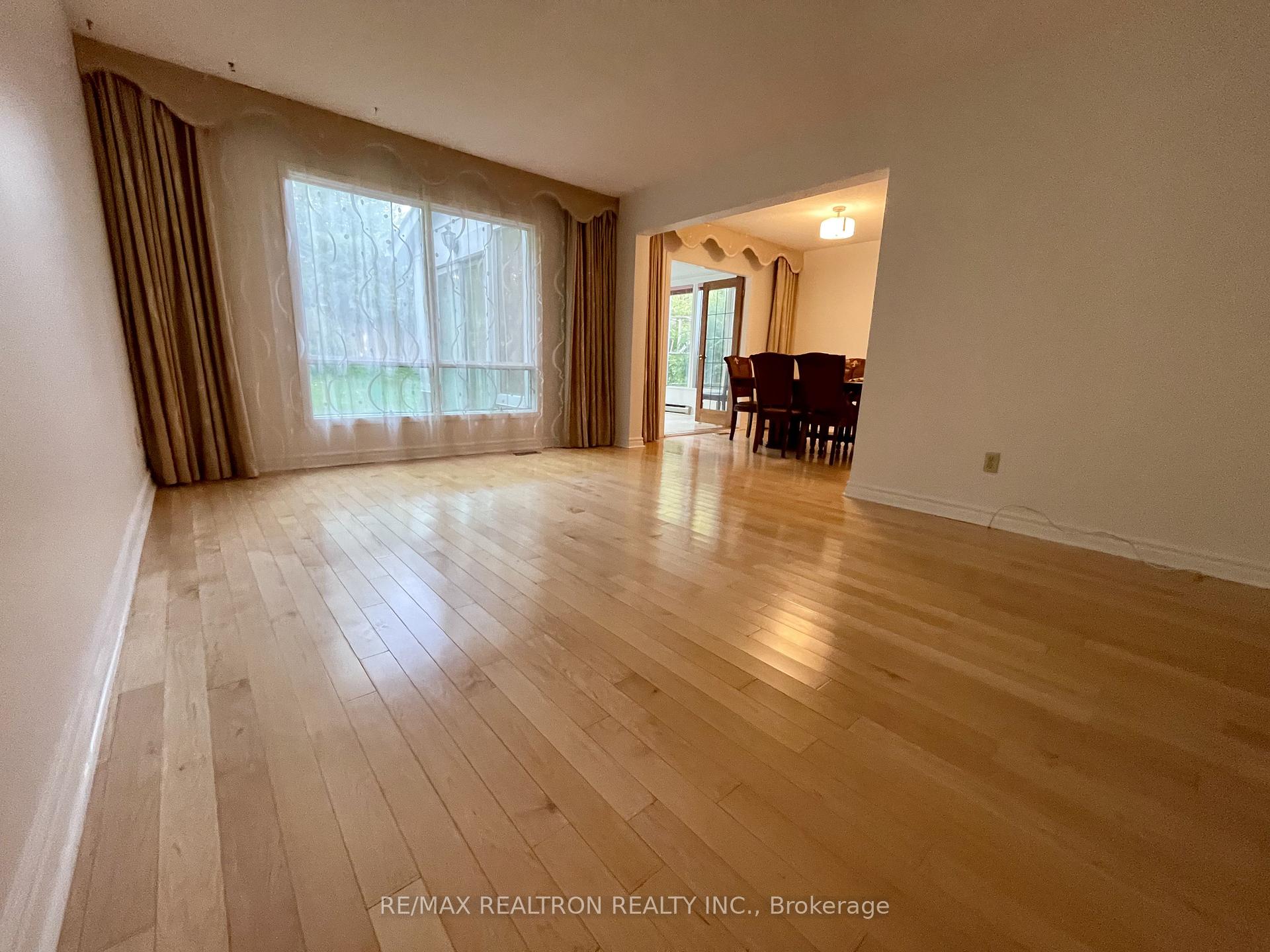 Photo 3 of 16 Aberfeldy Crescent, Markham, German Mills — HOMEH