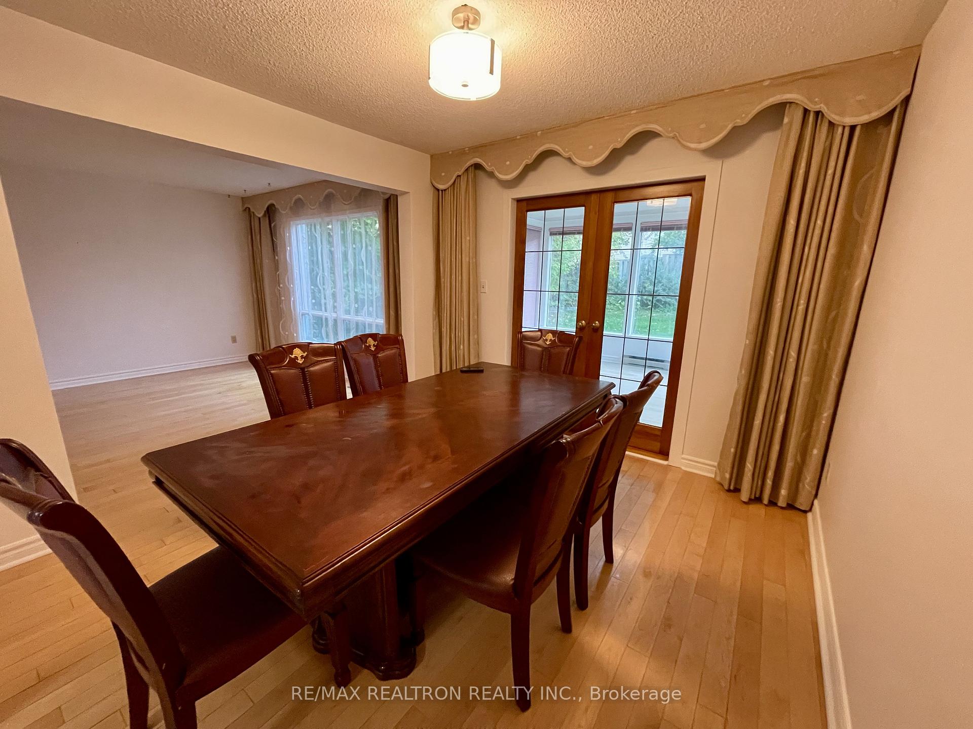 Photo 4 of 16 Aberfeldy Crescent, Markham, German Mills — HOMEH