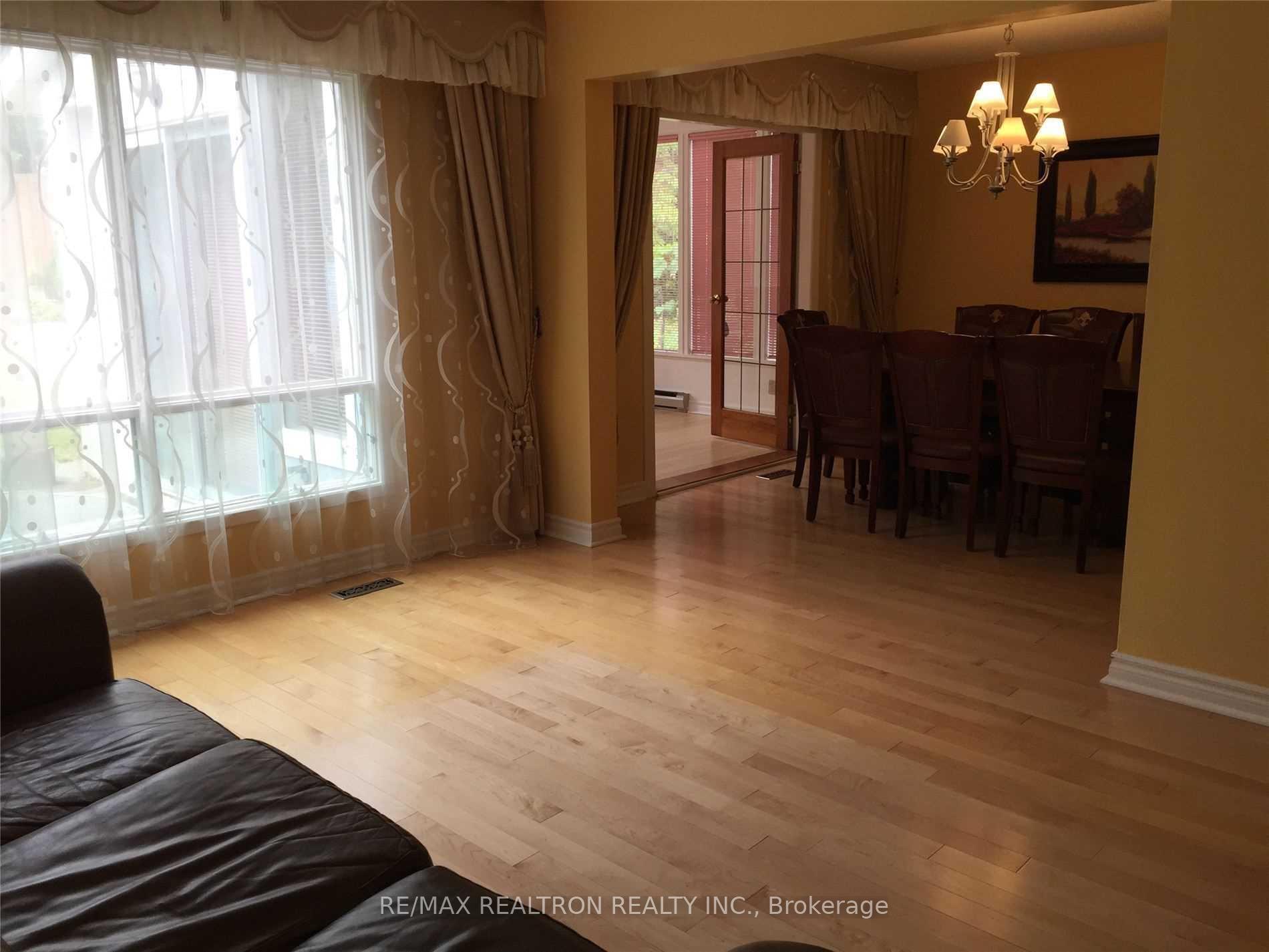Photo 9 of 16 Aberfeldy Crescent, Markham, German Mills — HOMEH