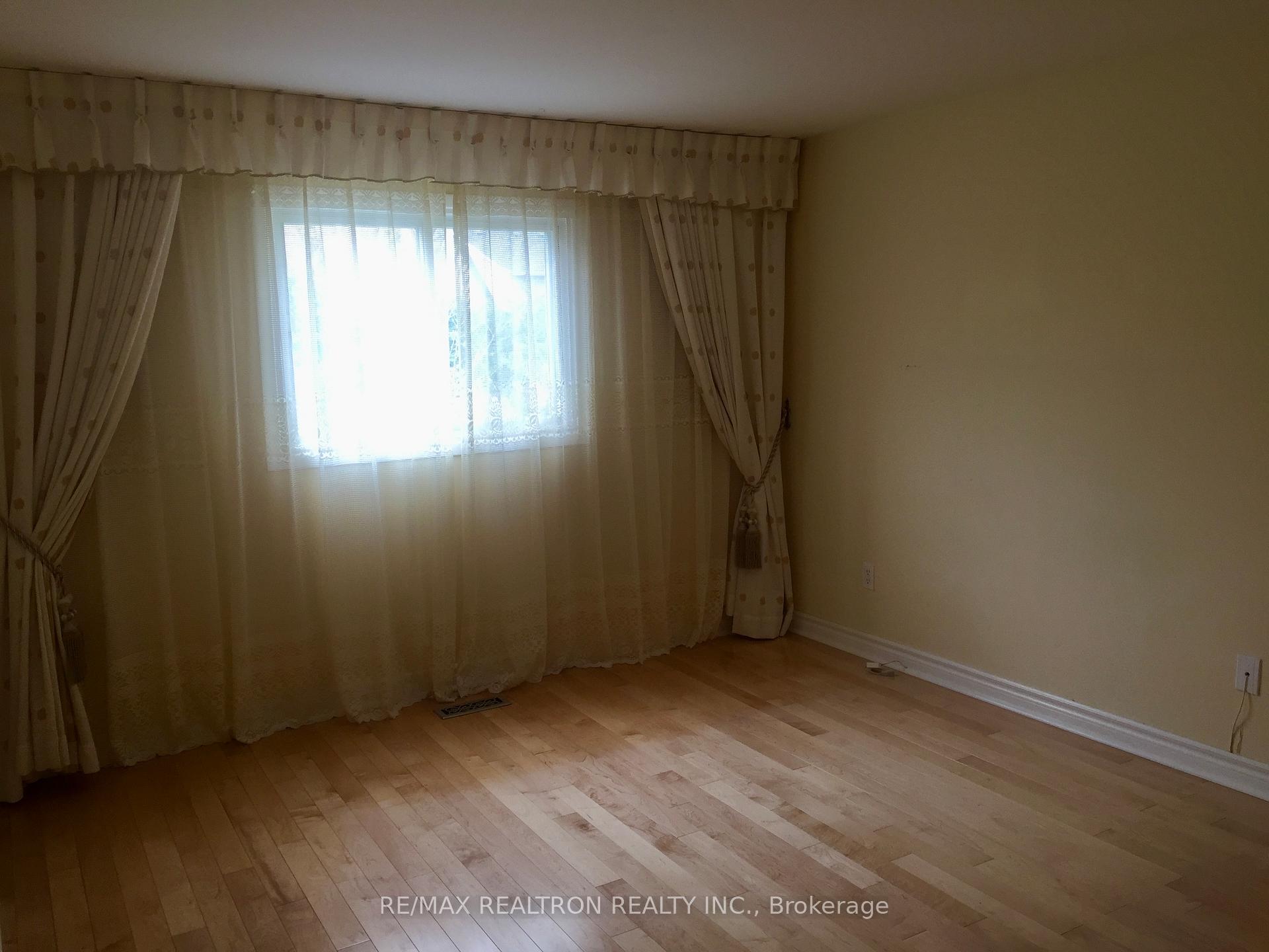 Photo 12 of 16 Aberfeldy Crescent, Markham, German Mills — HOMEH