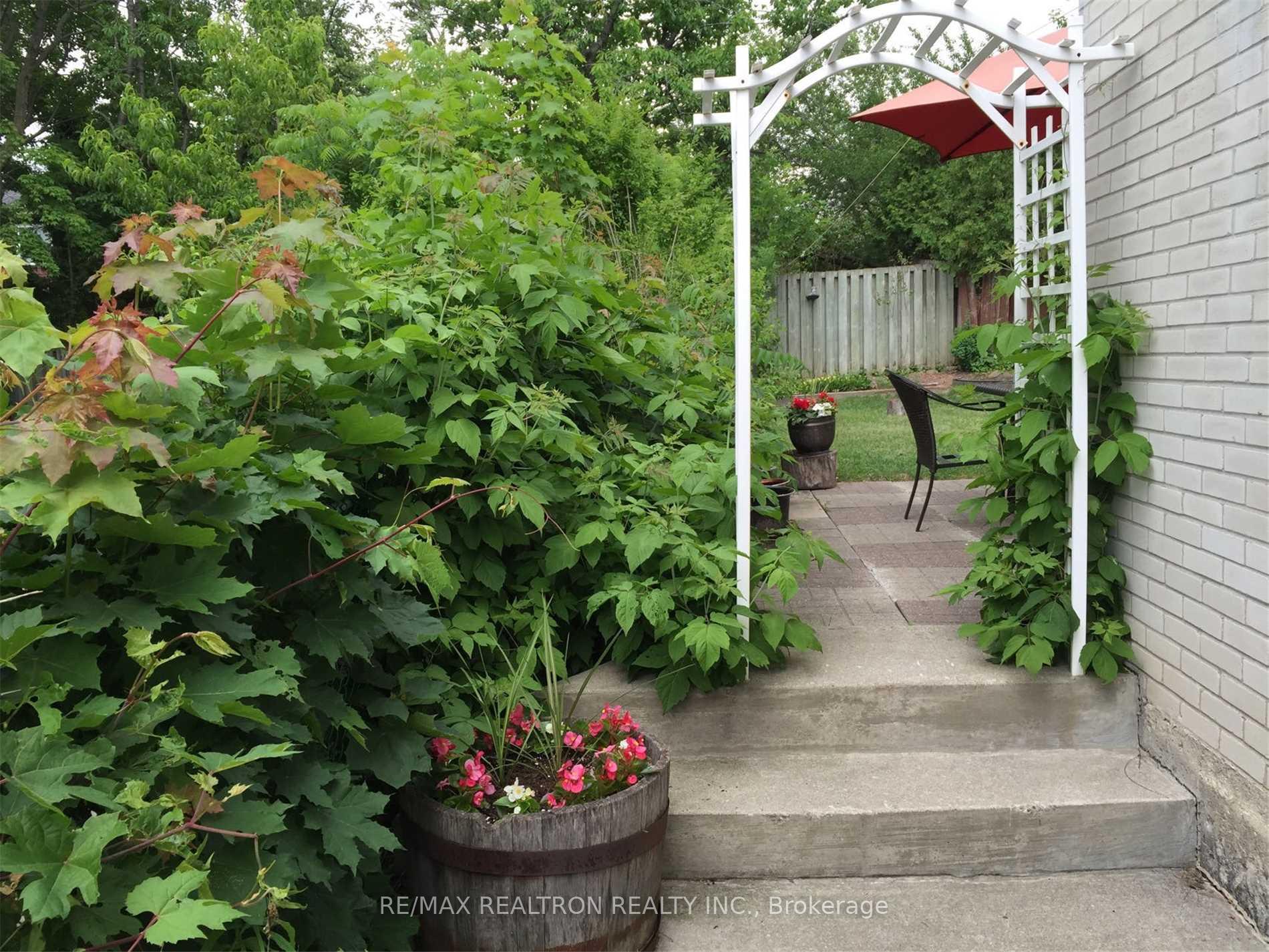Photo 15 of 16 Aberfeldy Crescent, Markham, German Mills — HOMEH