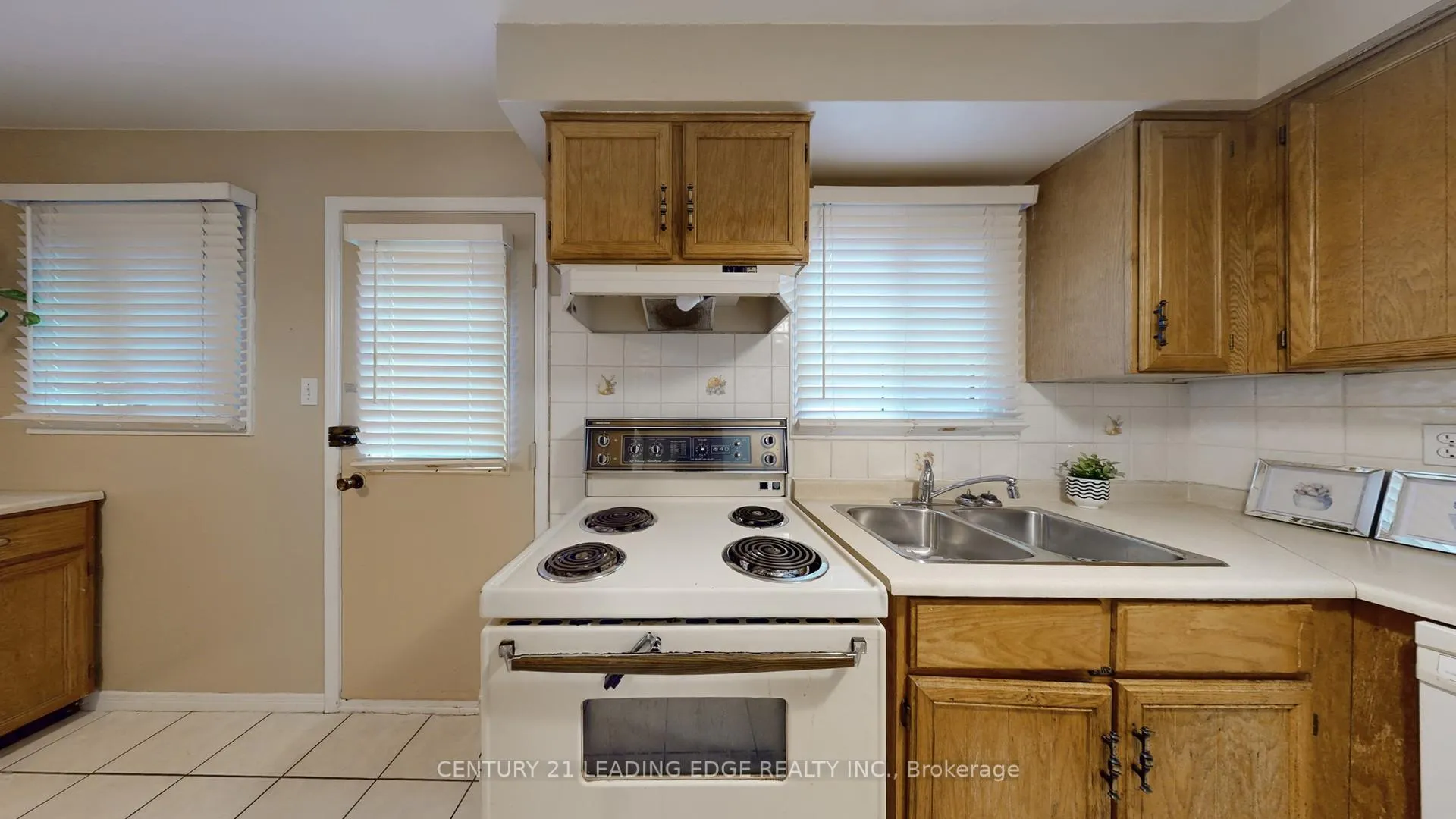 Photo 15 of 6 Adrian Crescent, Markham, Raymerville — HOMEH