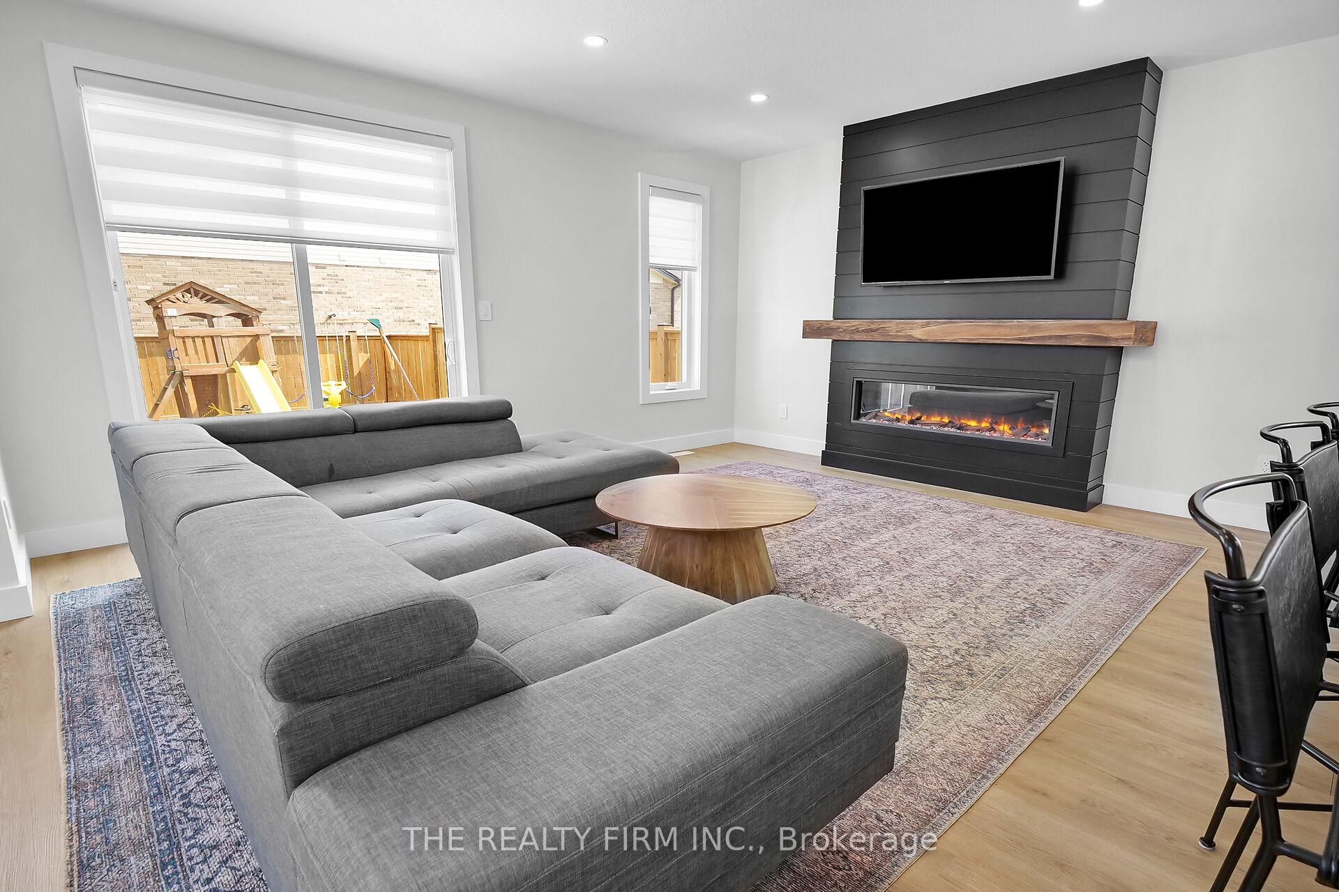 Photo 12 of 140 Scotts Drive, Lucan Biddulph, Lucan — HOMEH