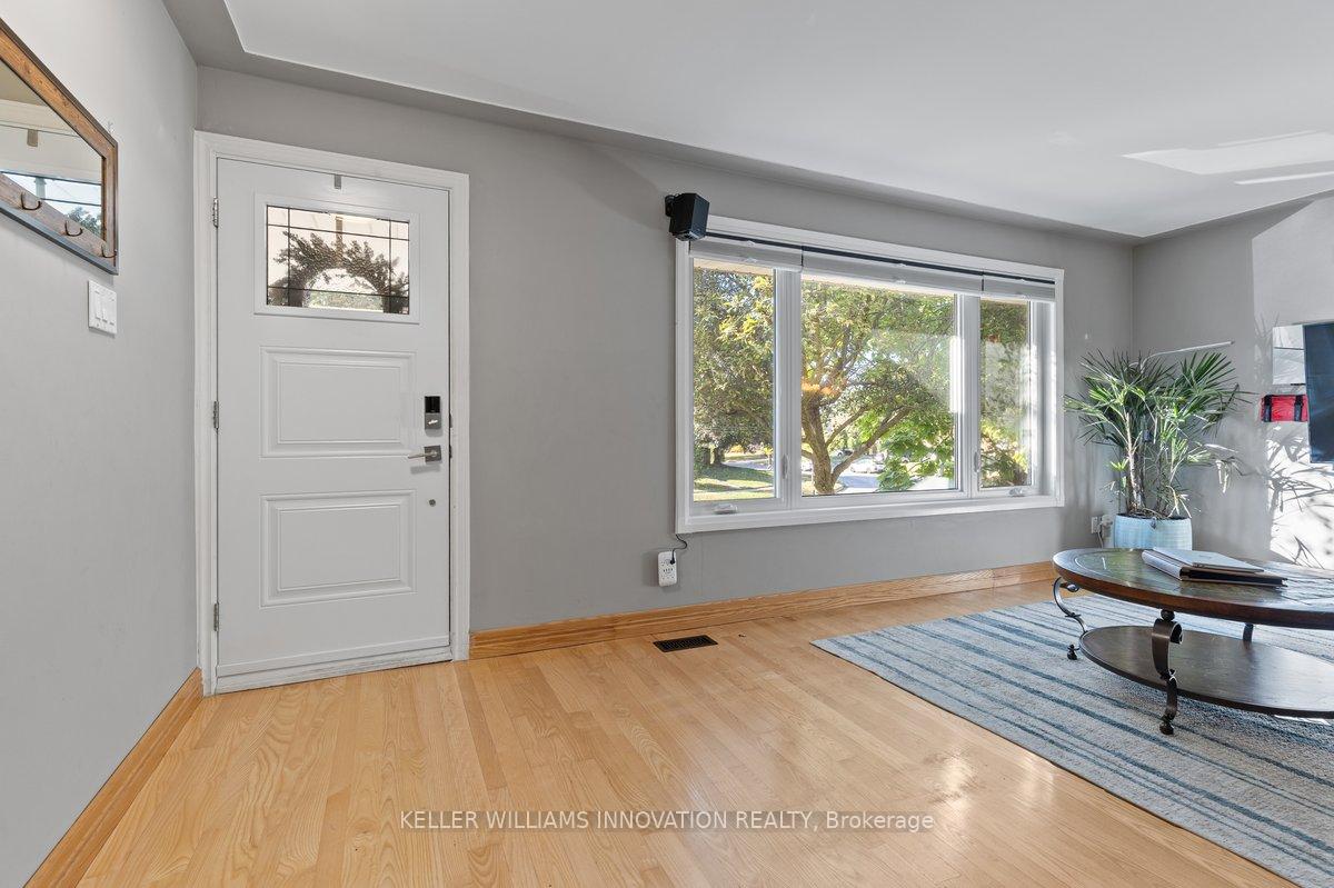 Photo 4 of 40 Rennie Drive, Kitchener — HOMEH
