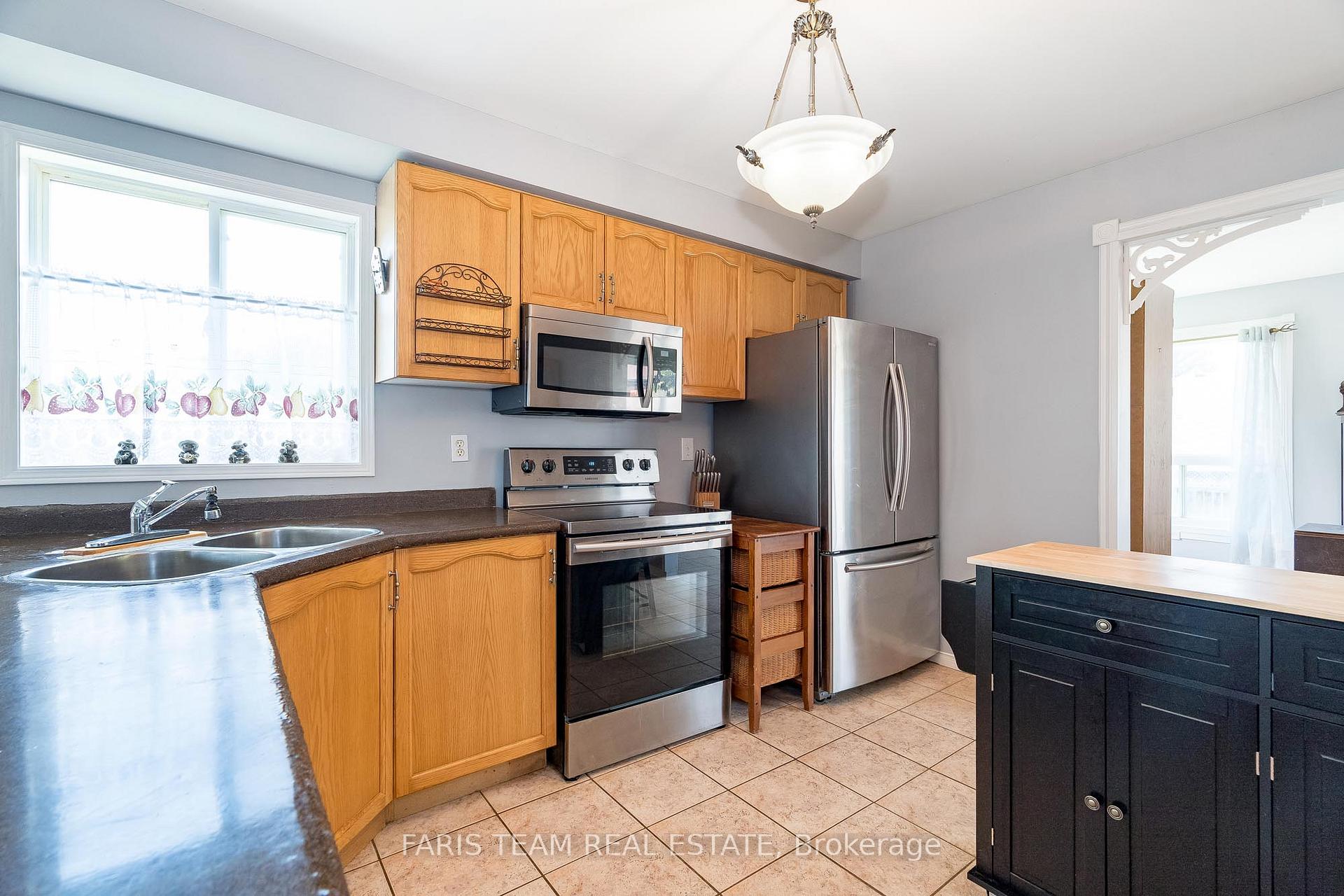 Photo 4 of 1358 Vincent Crescent, Innisfil, Alcona — HOMEH