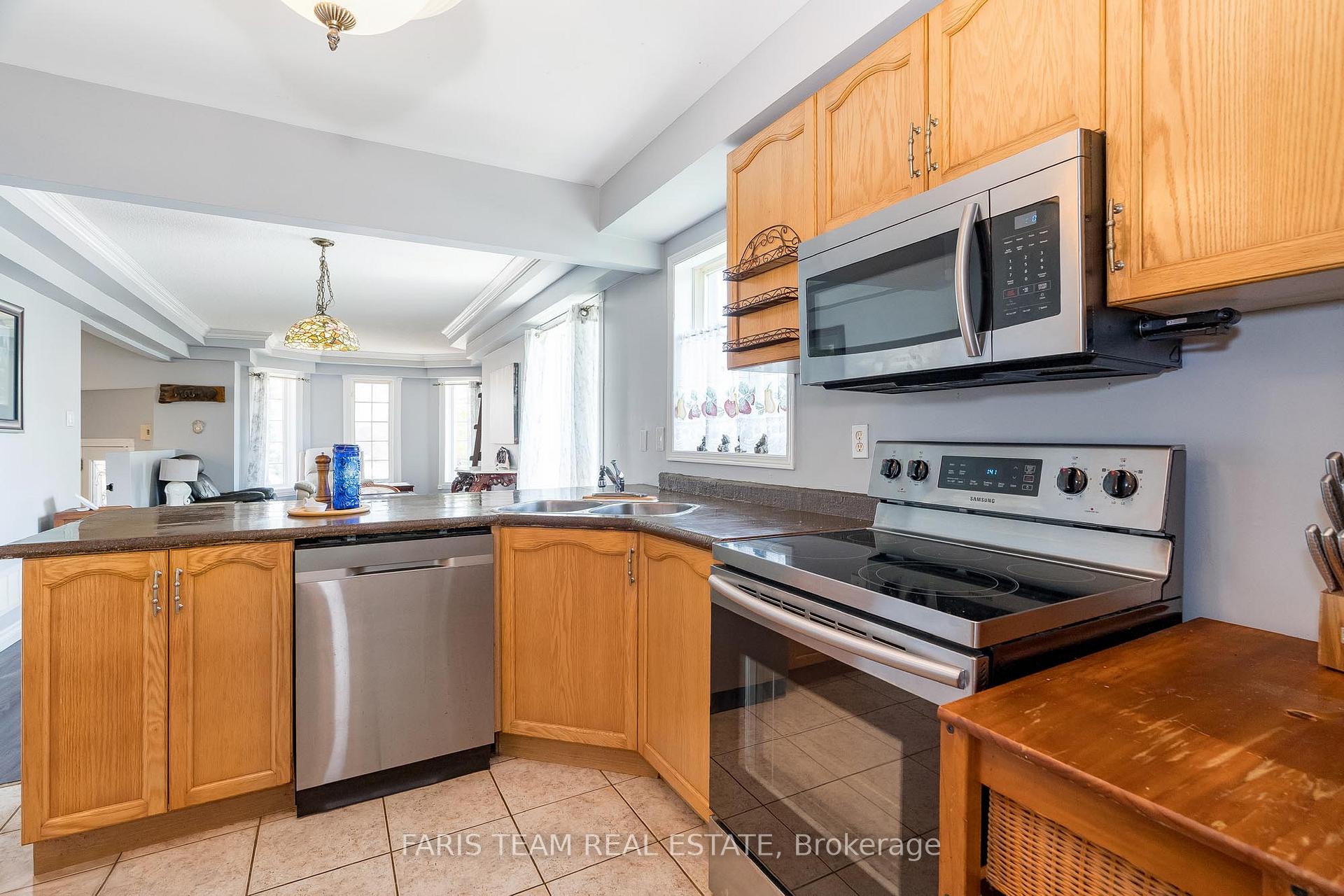 Photo 5 of 1358 Vincent Crescent, Innisfil, Alcona — HOMEH