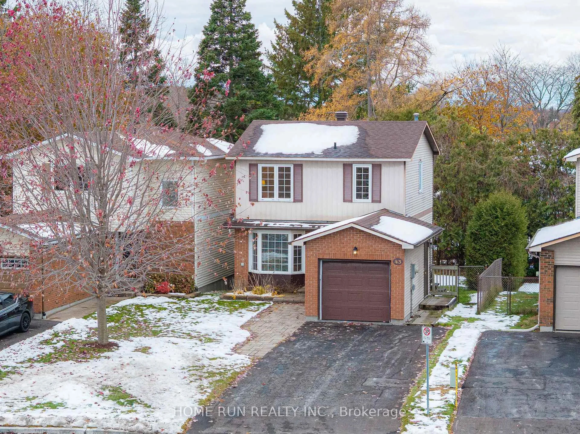 Photo 3 of 43 Rothesay Drive, Ottawa, Kanata - Glencairn/Hazeldean — HOMEH