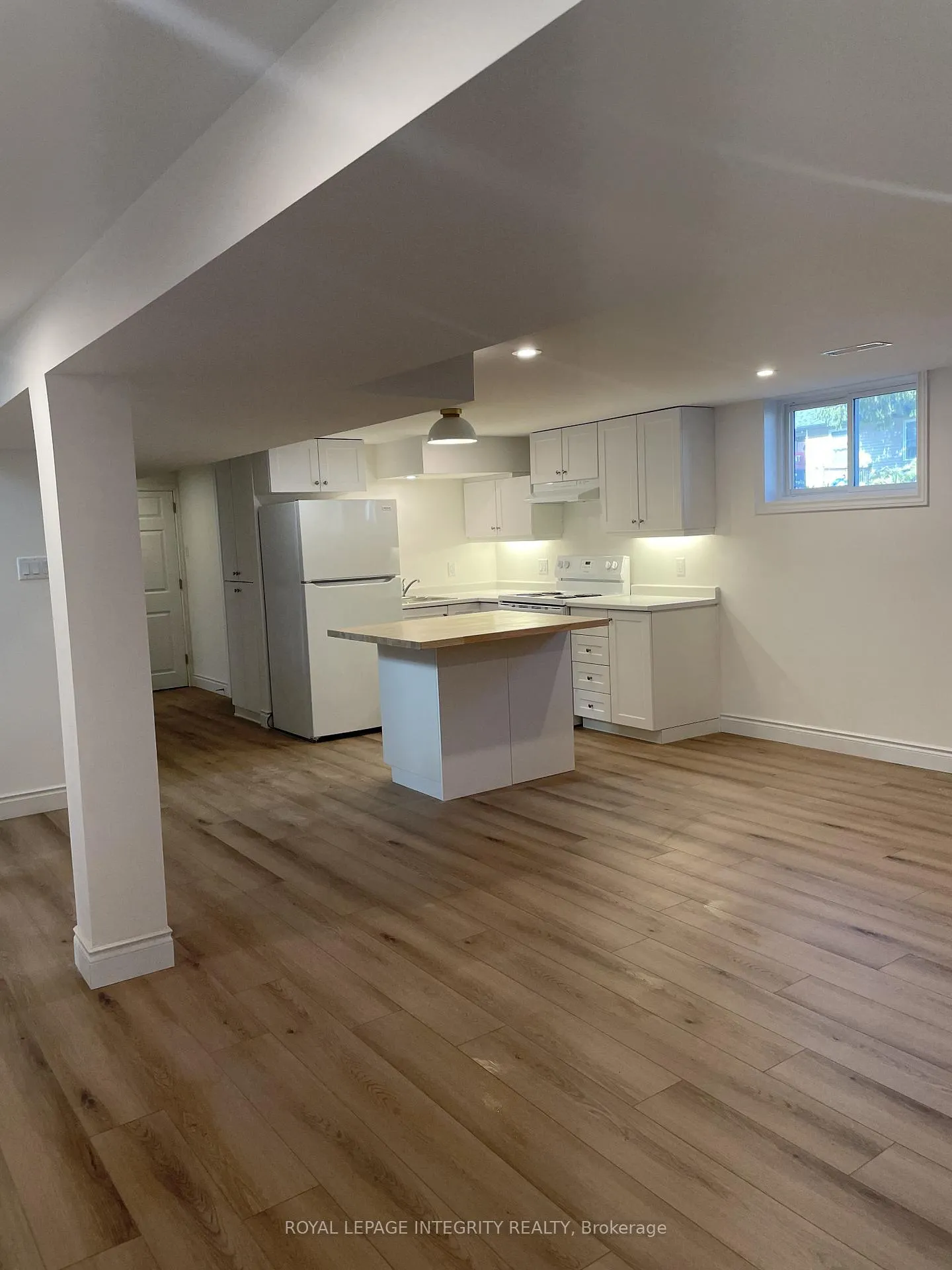 Photo 4 of Unit B, 32 Uxbridge Crescent, Ottawa, Kanata - Glencairn/Hazeldean — HOMEH
