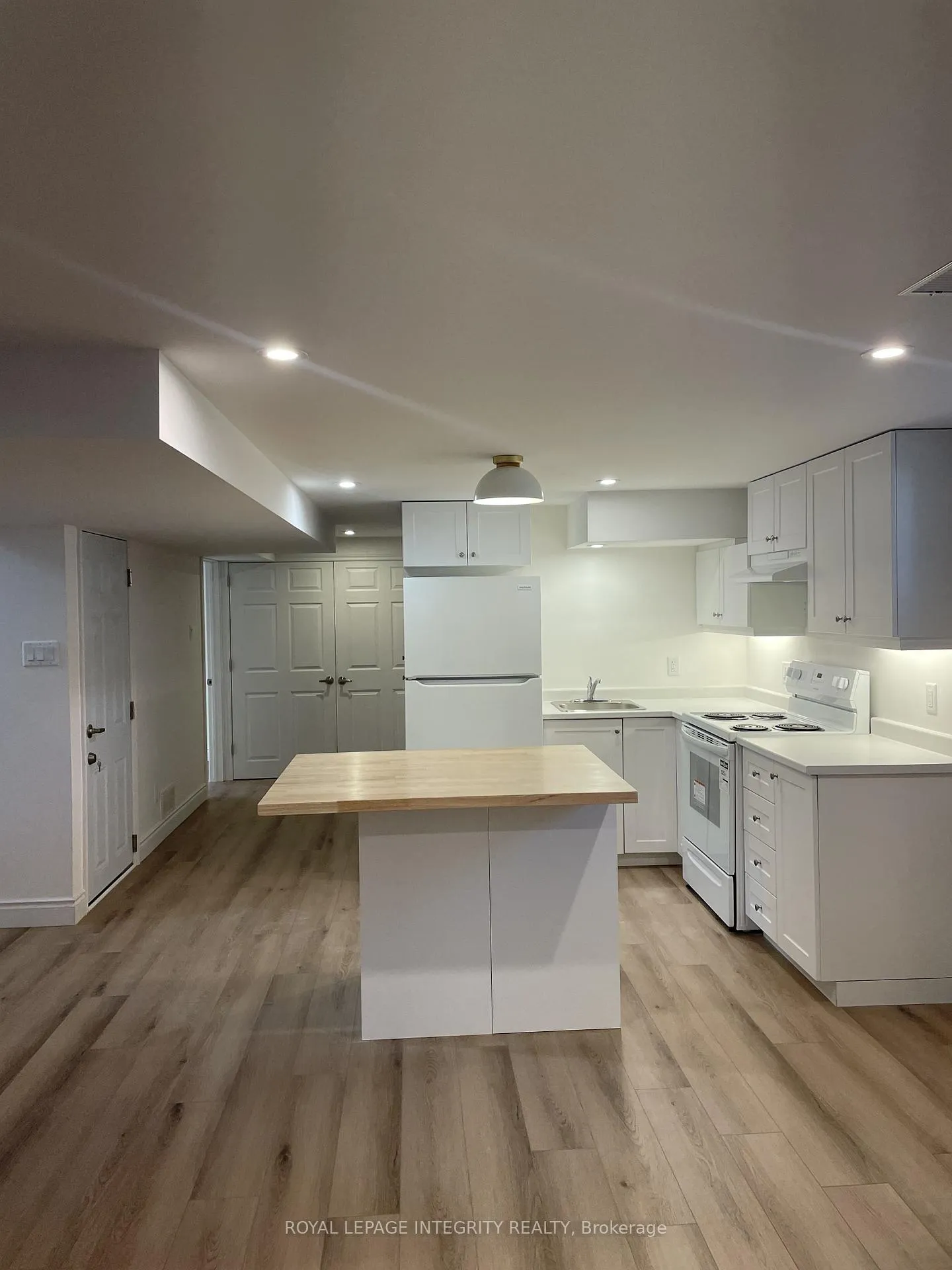 Photo 5 of Unit B, 32 Uxbridge Crescent, Ottawa, Kanata - Glencairn/Hazeldean — HOMEH