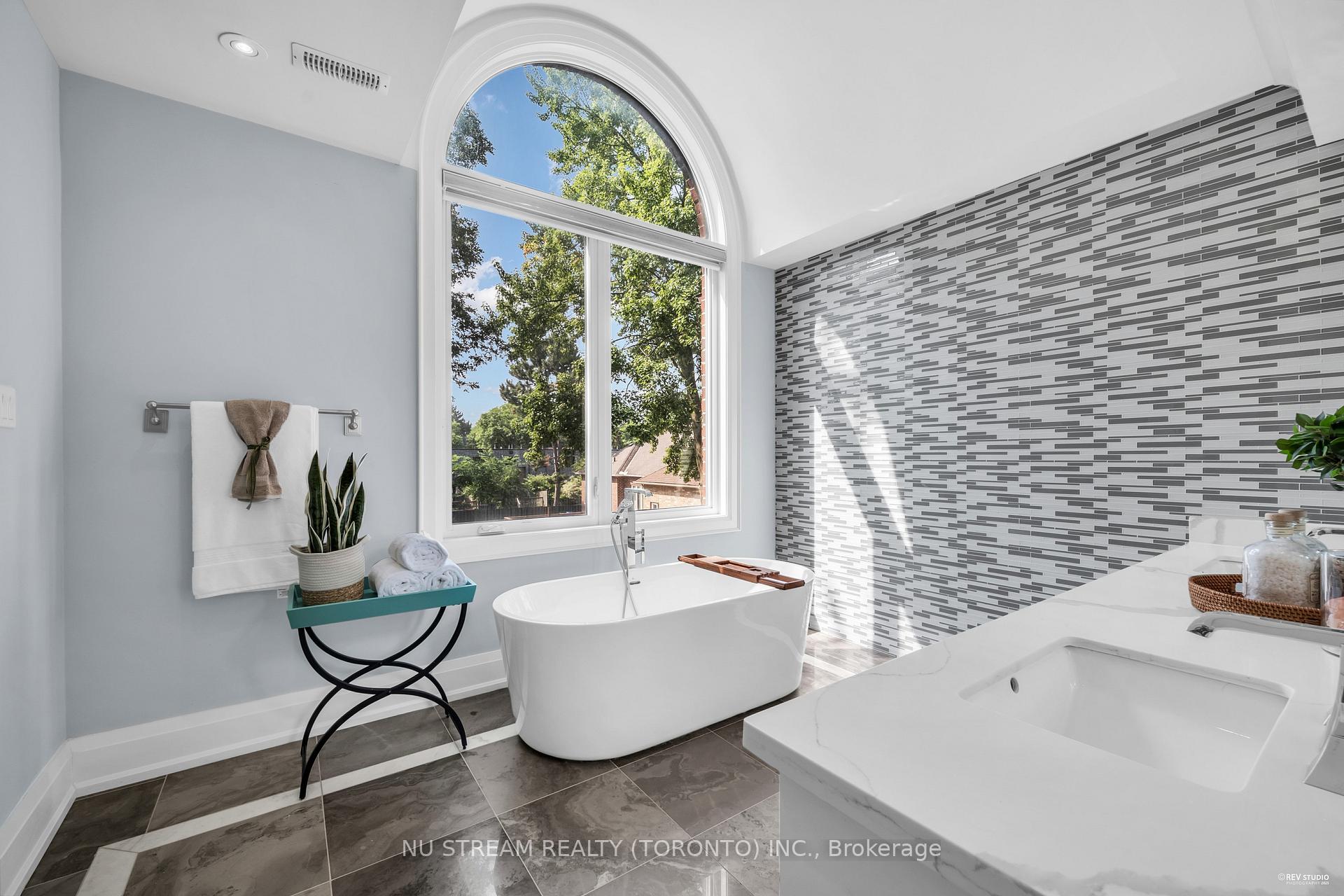 Photo 22 of 3 Greentree Road, Markham, Unionville — HOMEH