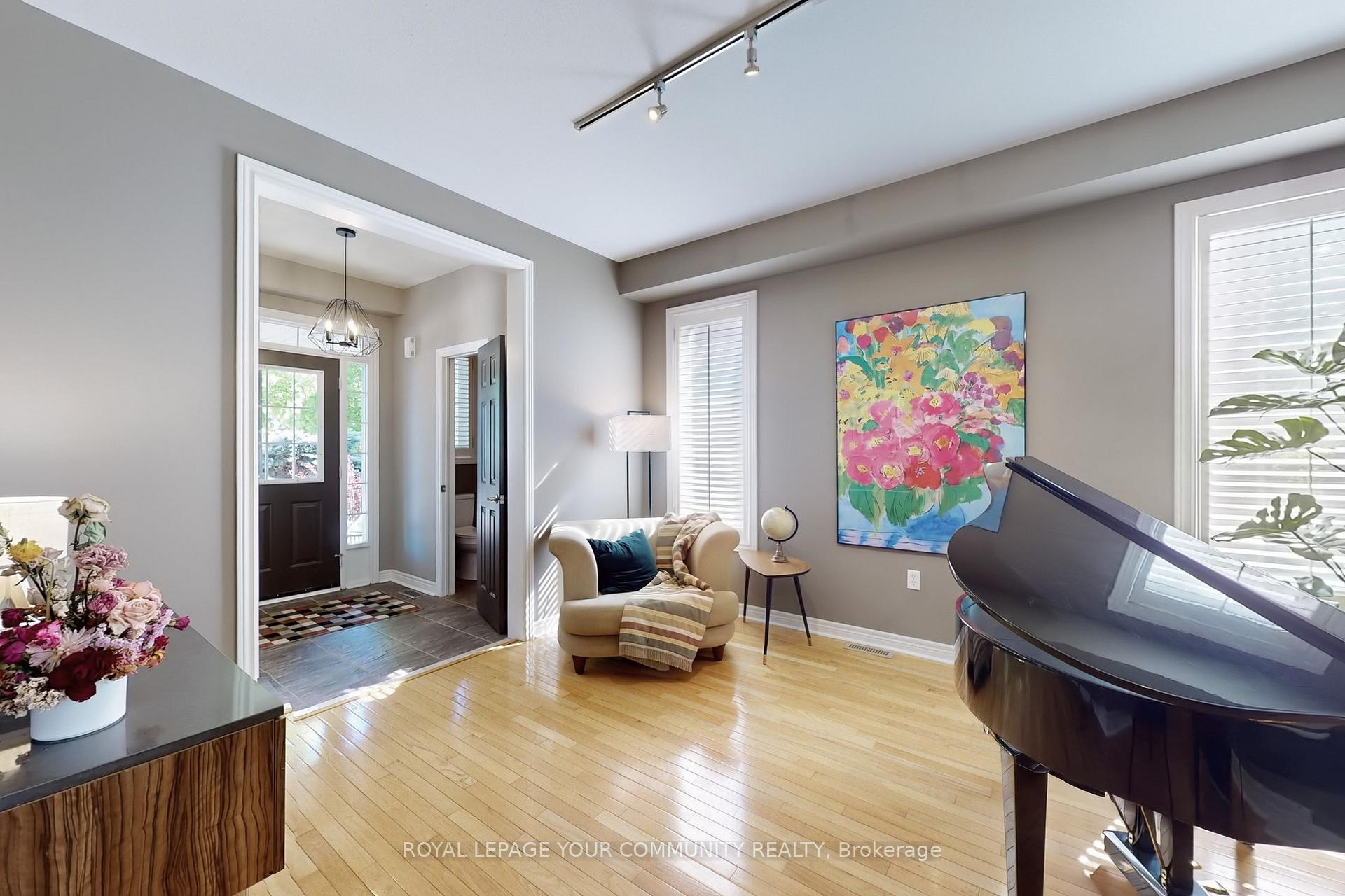 Photo 5 of 34 Willard Hunt Court, King, Schomberg — HOMEH