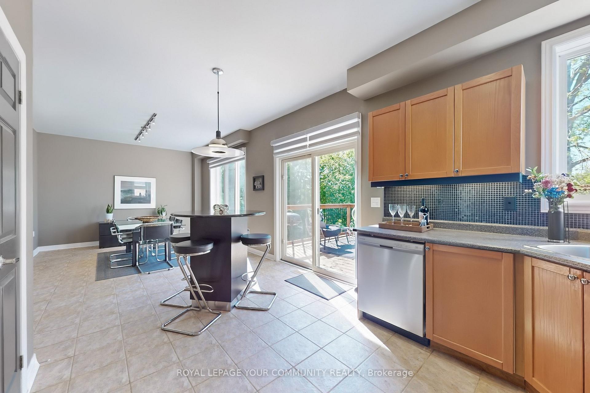Photo 9 of 34 Willard Hunt Court, King, Schomberg — HOMEH