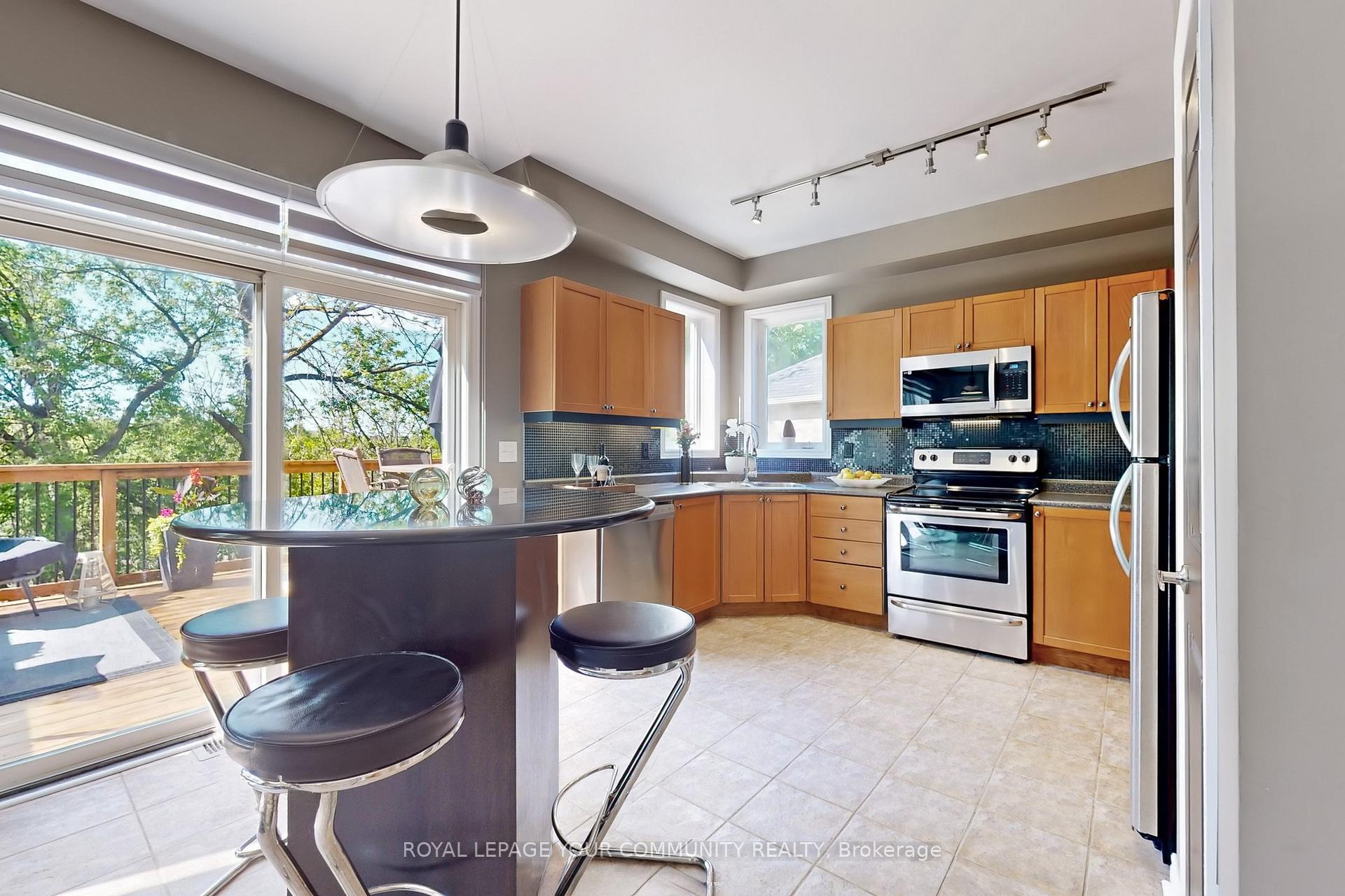 Photo 12 of 34 Willard Hunt Court, King, Schomberg — HOMEH