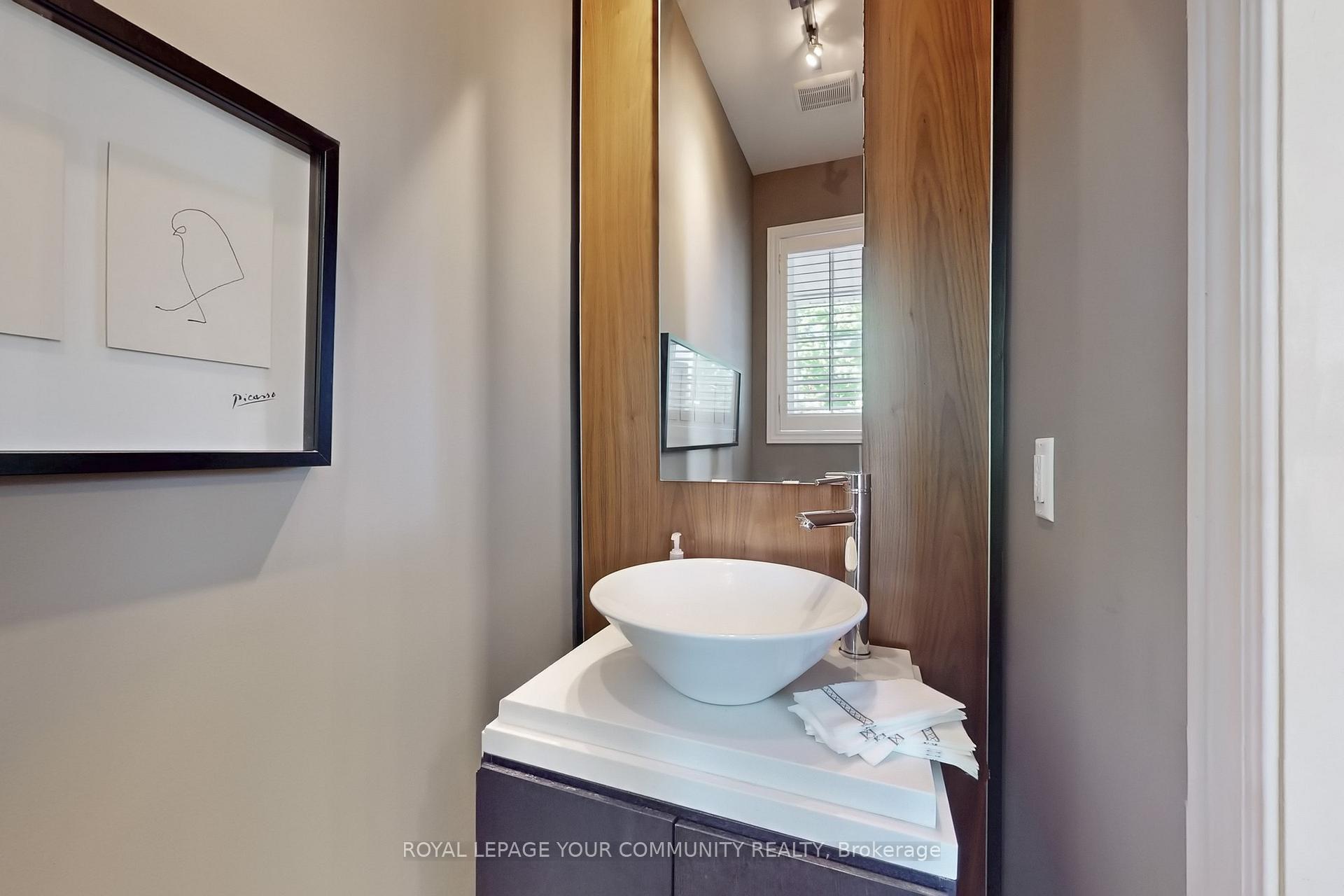 Photo 17 of 34 Willard Hunt Court, King, Schomberg — HOMEH