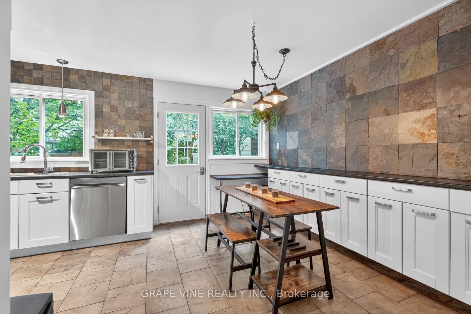 Photo 15 of 25 Pacer Place, Ottawa, Kanata - Bridlewood — HOMEH