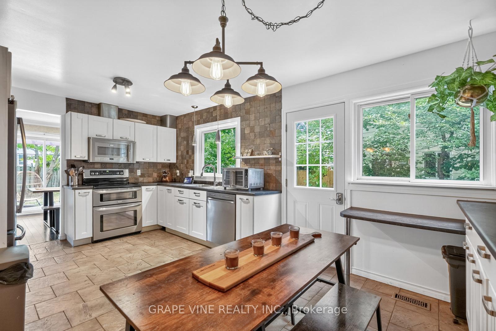 Photo 16 of 25 Pacer Place, Ottawa, Kanata - Bridlewood — HOMEH