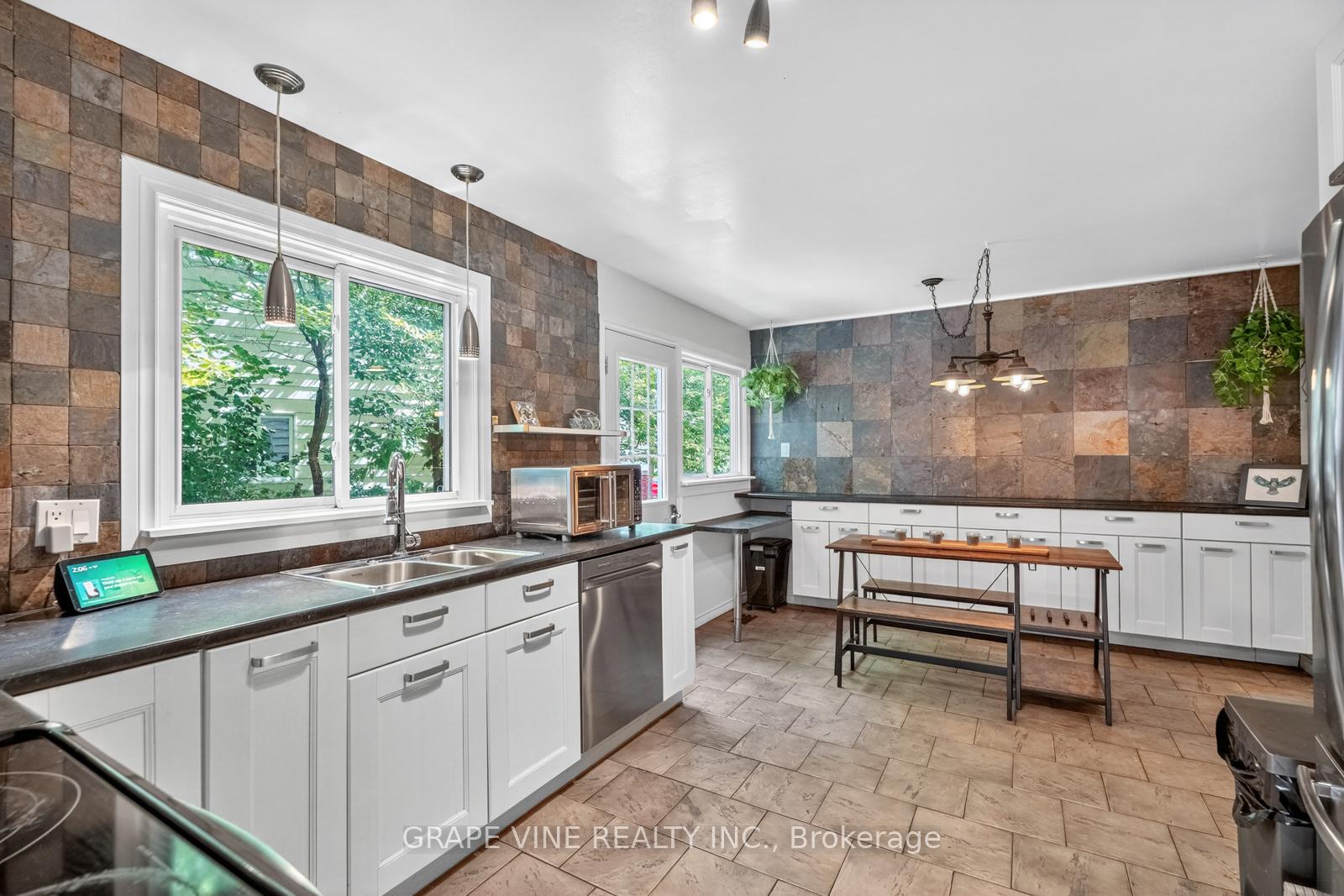 Photo 19 of 25 Pacer Place, Ottawa, Kanata - Bridlewood — HOMEH