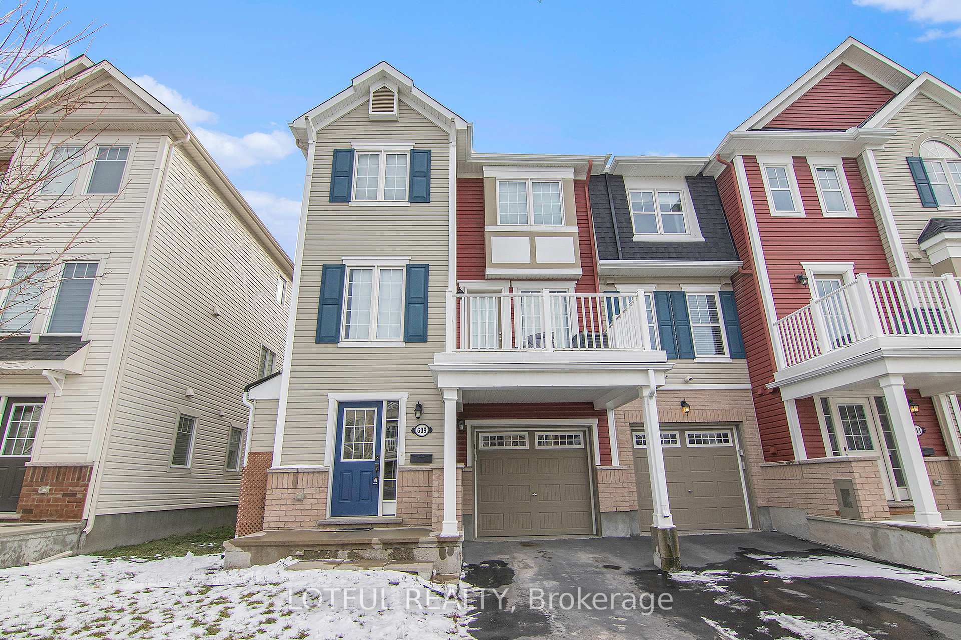 Front of 609 Foxlight Circle
