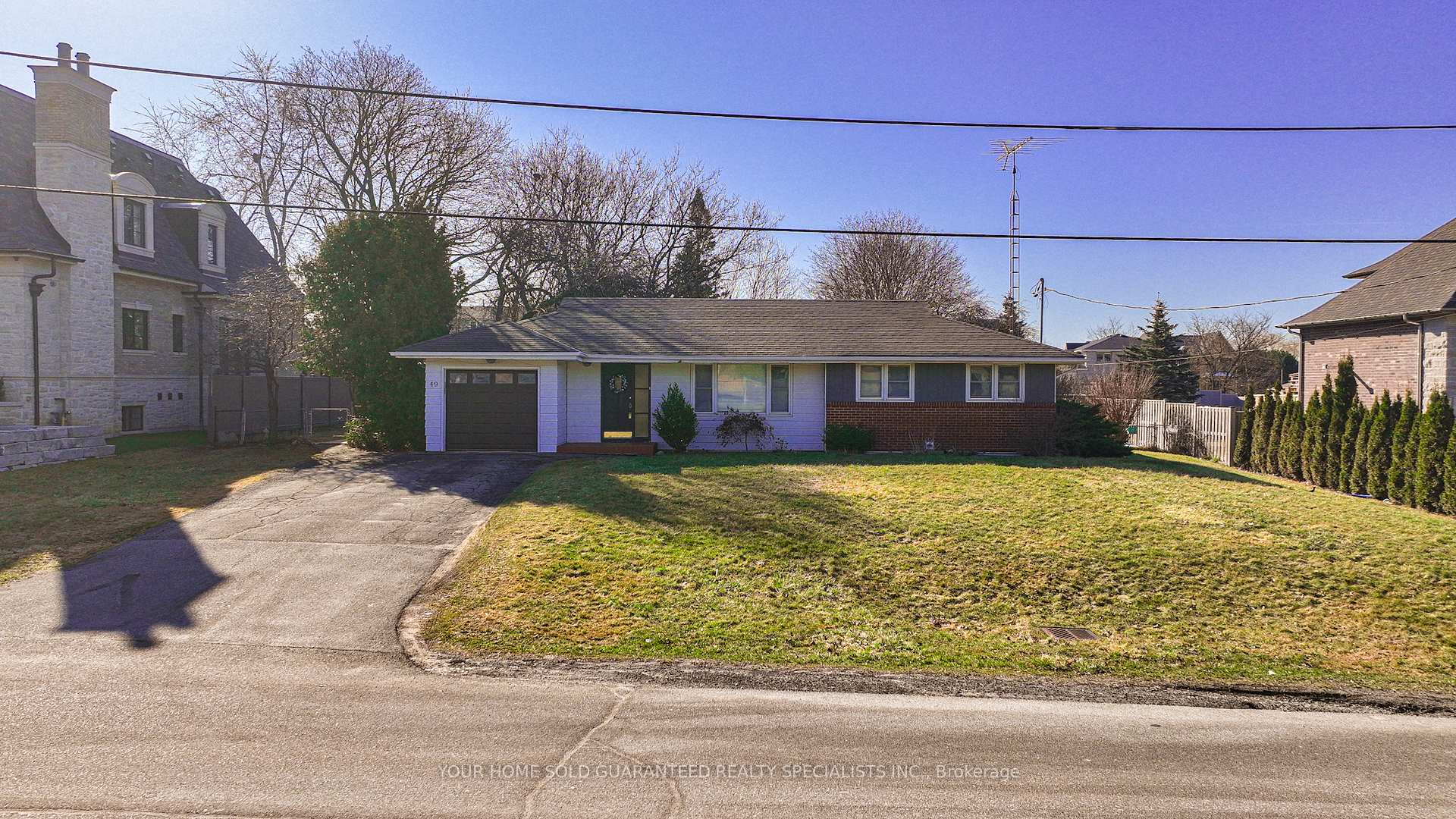 Photo 3 of 49 Patricia Drive, King, King City — HOMEH