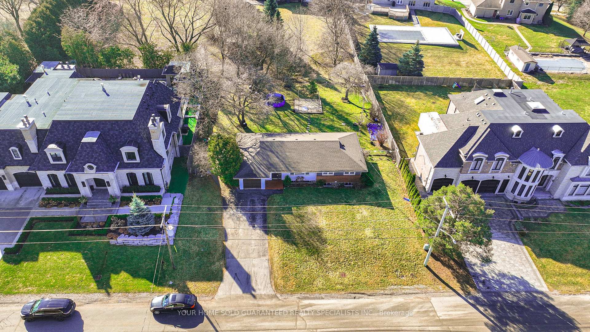 Photo 4 of 49 Patricia Drive, King, King City — HOMEH