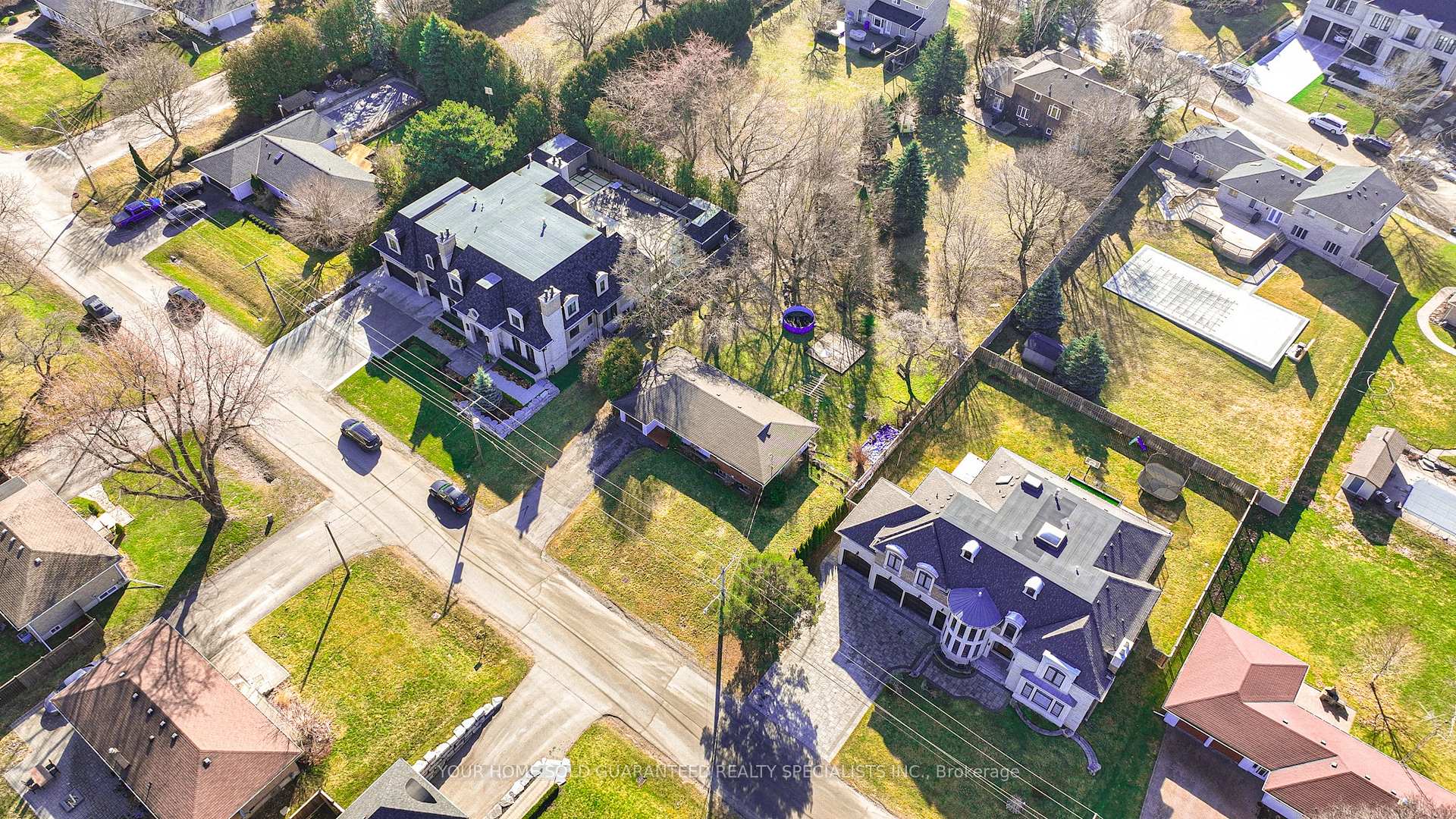 Photo 5 of 49 Patricia Drive, King, King City — HOMEH