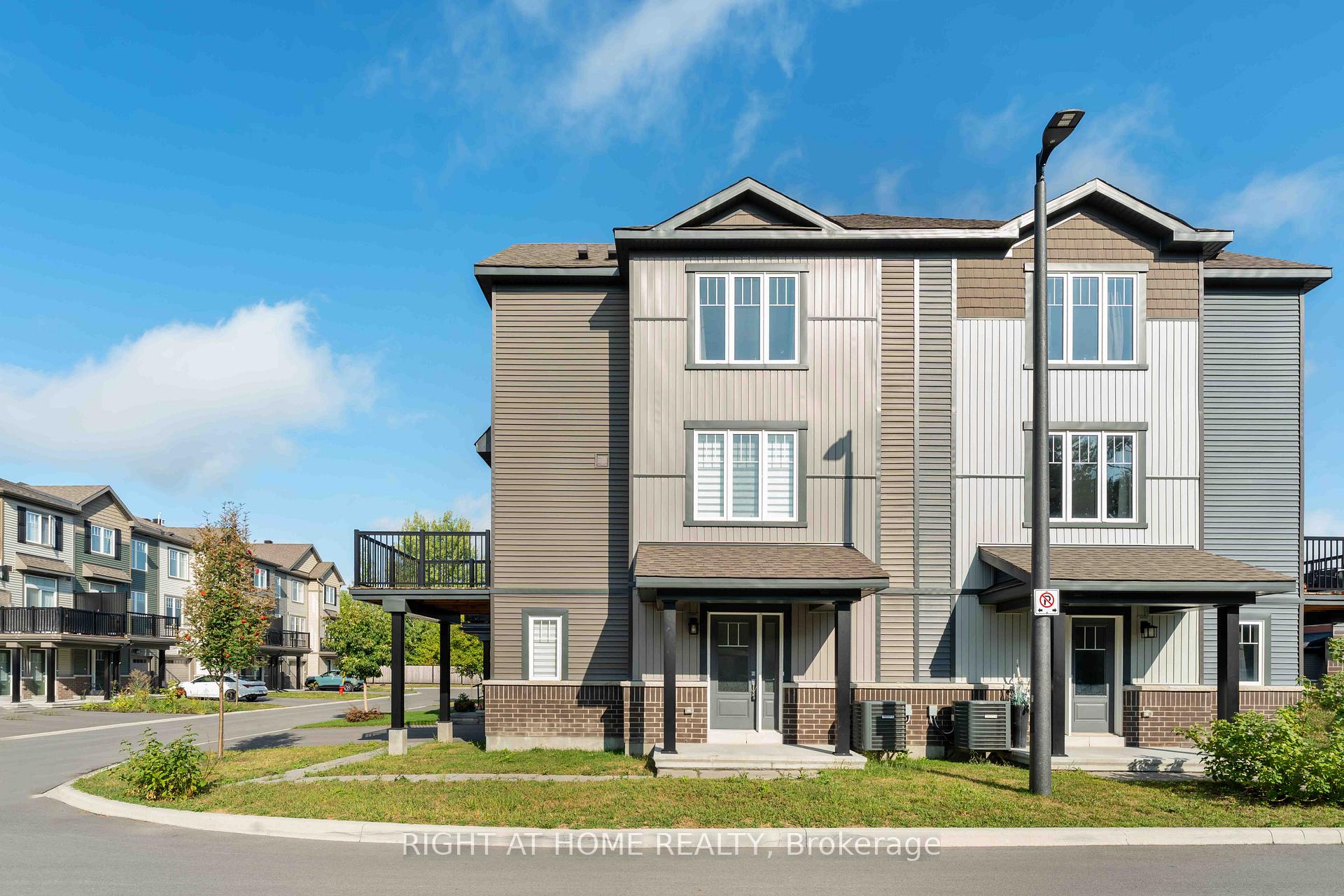 Photo 3 of 214 Attwell Private, Ottawa, Kanata - Morgan's Grant/South March — HOMEH