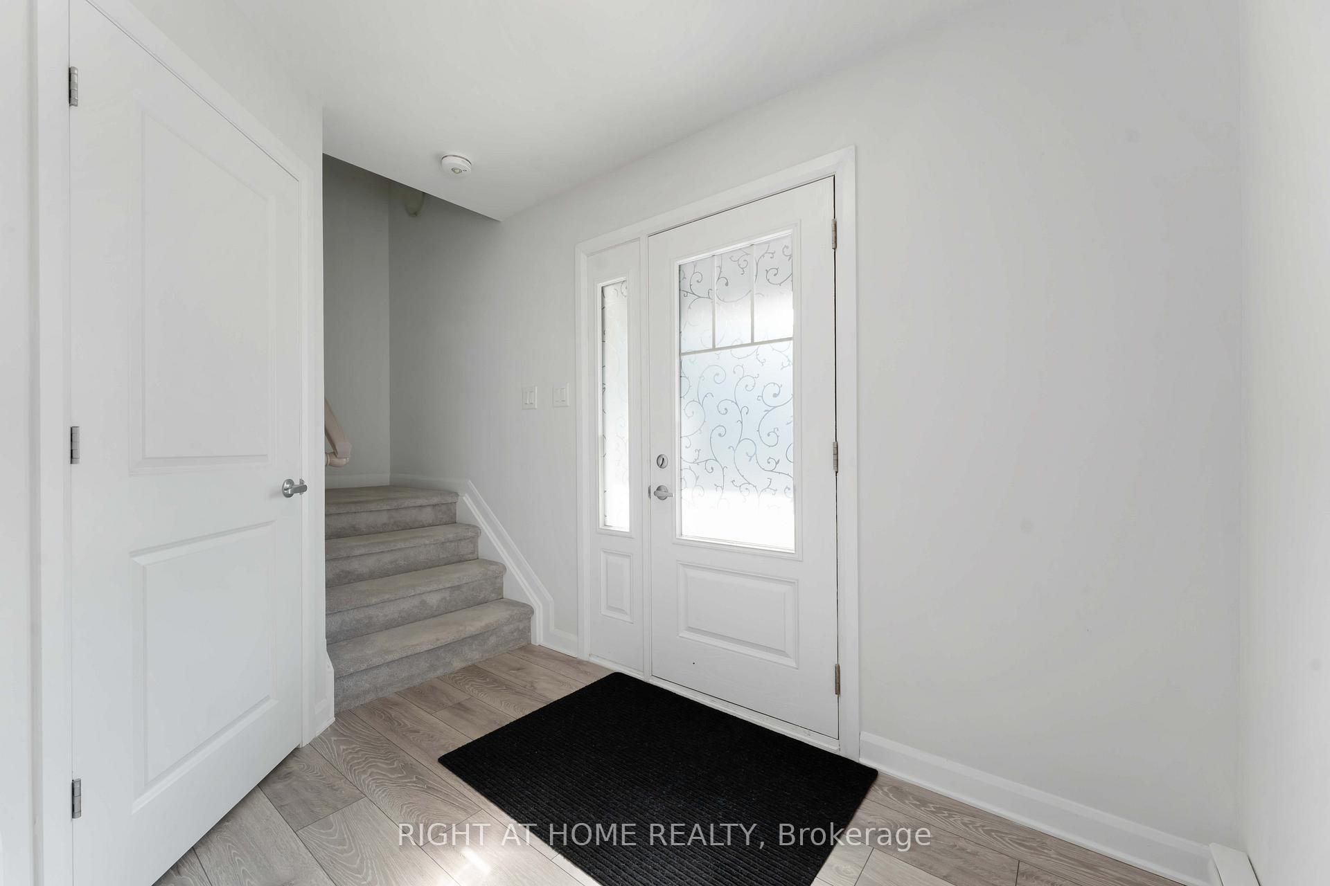 Photo 4 of 214 Attwell Private, Ottawa, Kanata - Morgan's Grant/South March — HOMEH