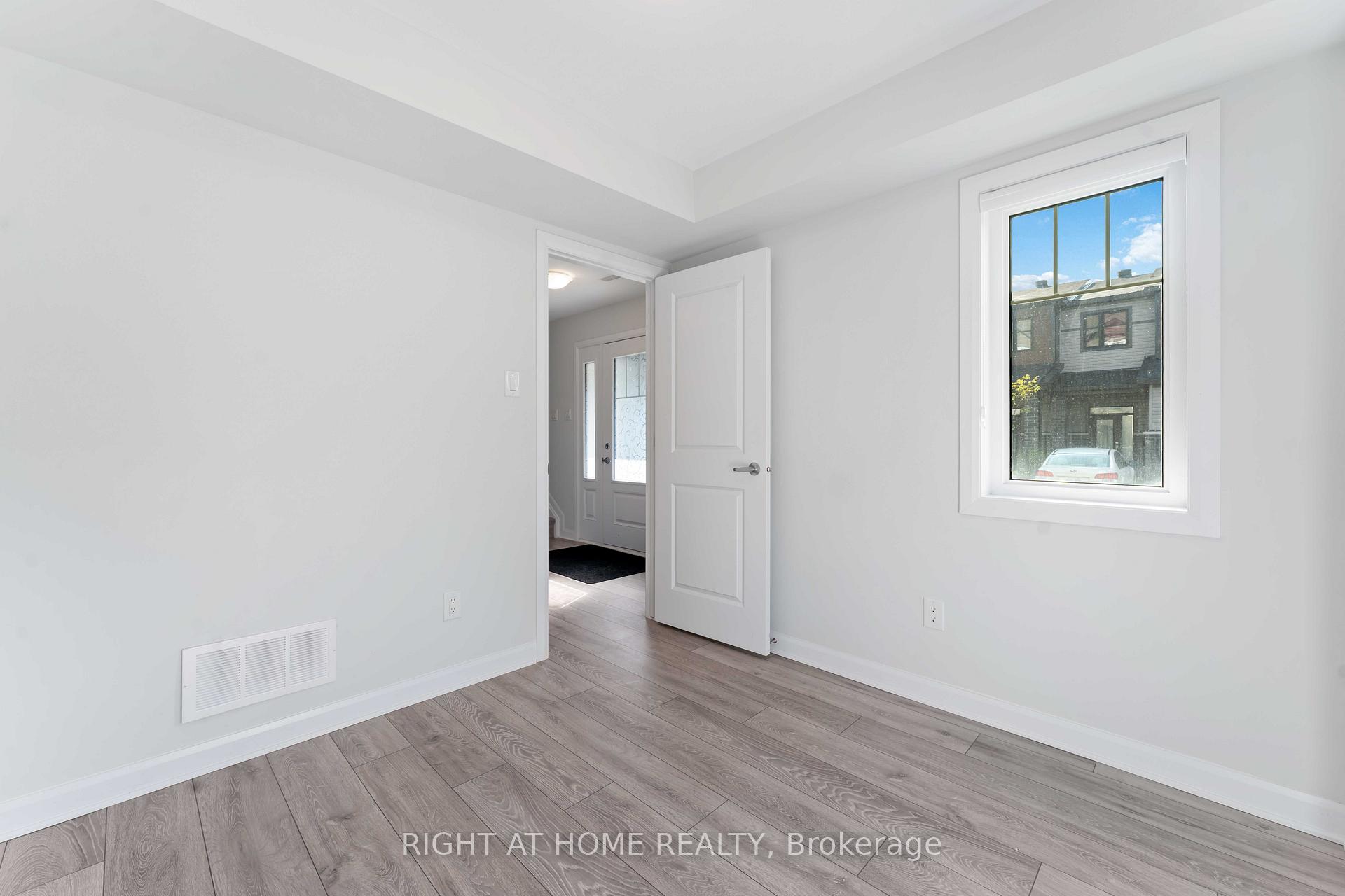 Photo 5 of 214 Attwell Private, Ottawa, Kanata - Morgan's Grant/South March — HOMEH