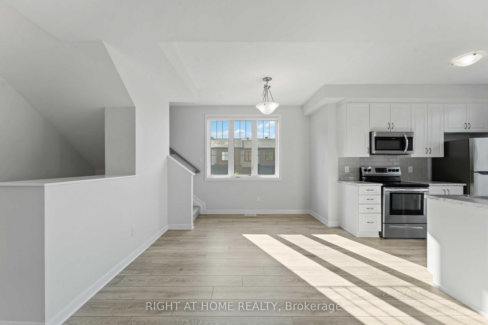 Photo 6 of 214 Attwell Private, Ottawa, Kanata - Morgan's Grant/South March — HOMEH