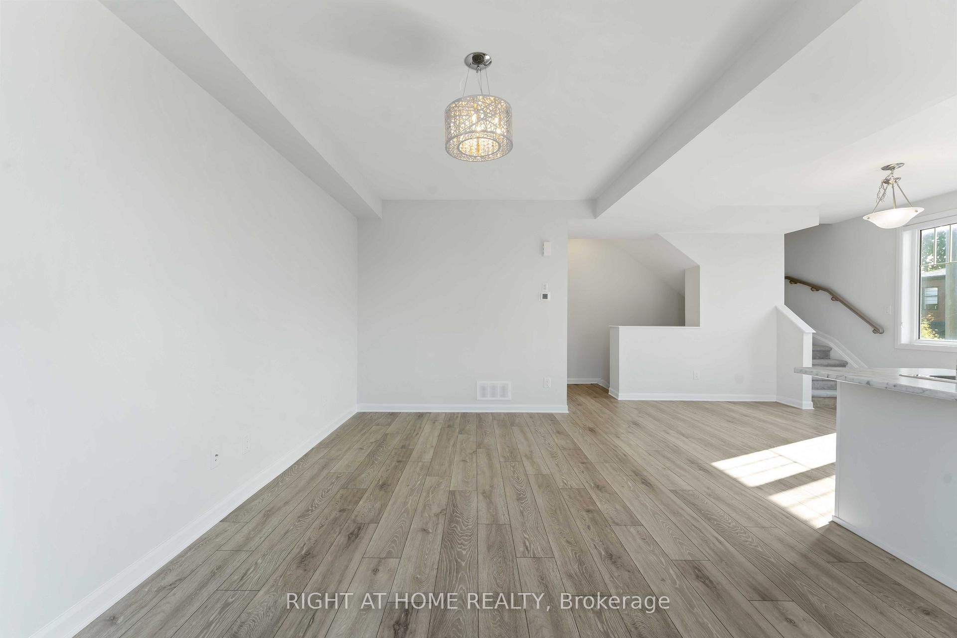 Photo 11 of 214 Attwell Private, Ottawa, Kanata - Morgan's Grant/South March — HOMEH