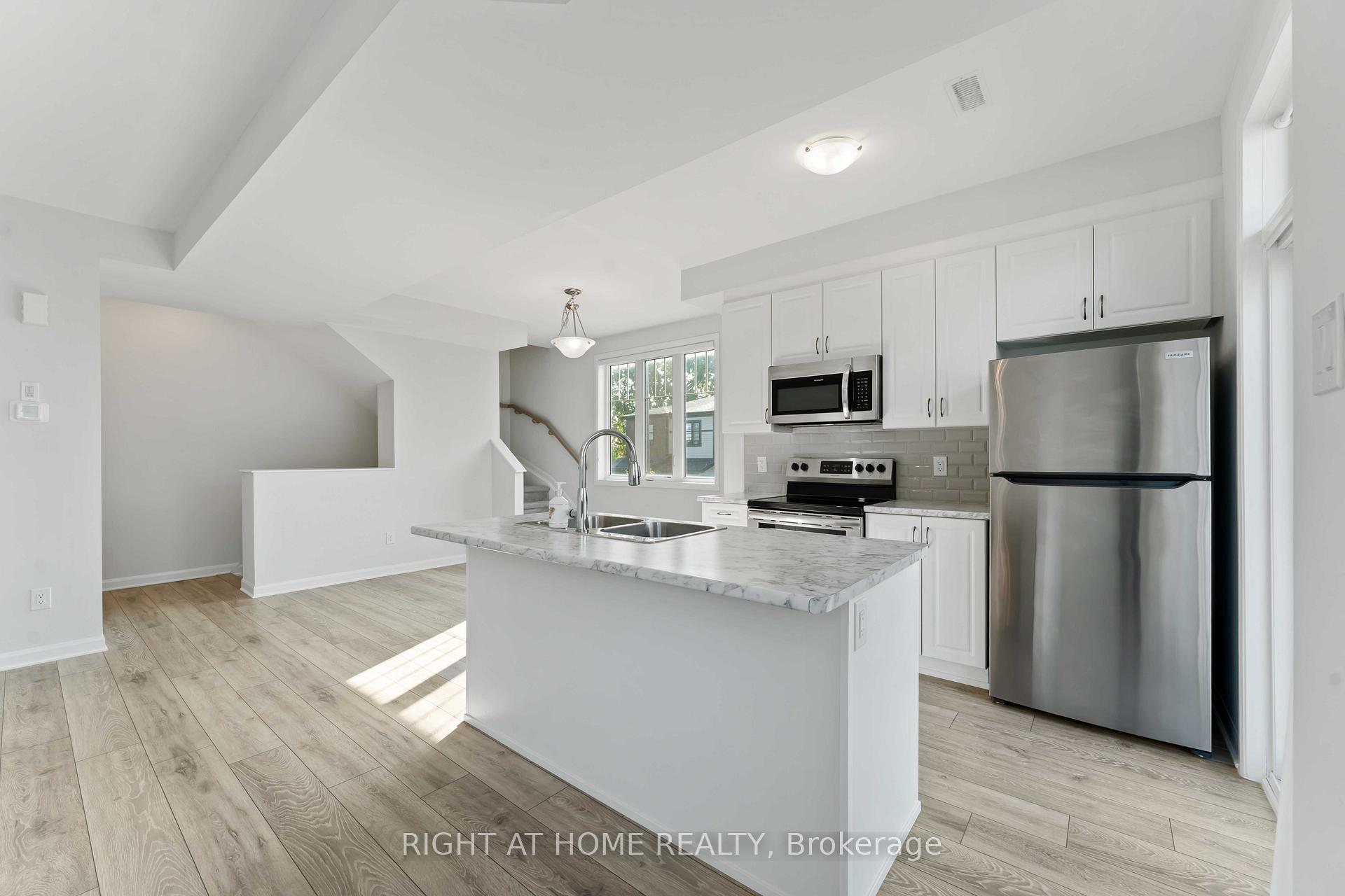 Photo 12 of 214 Attwell Private, Ottawa, Kanata - Morgan's Grant/South March — HOMEH