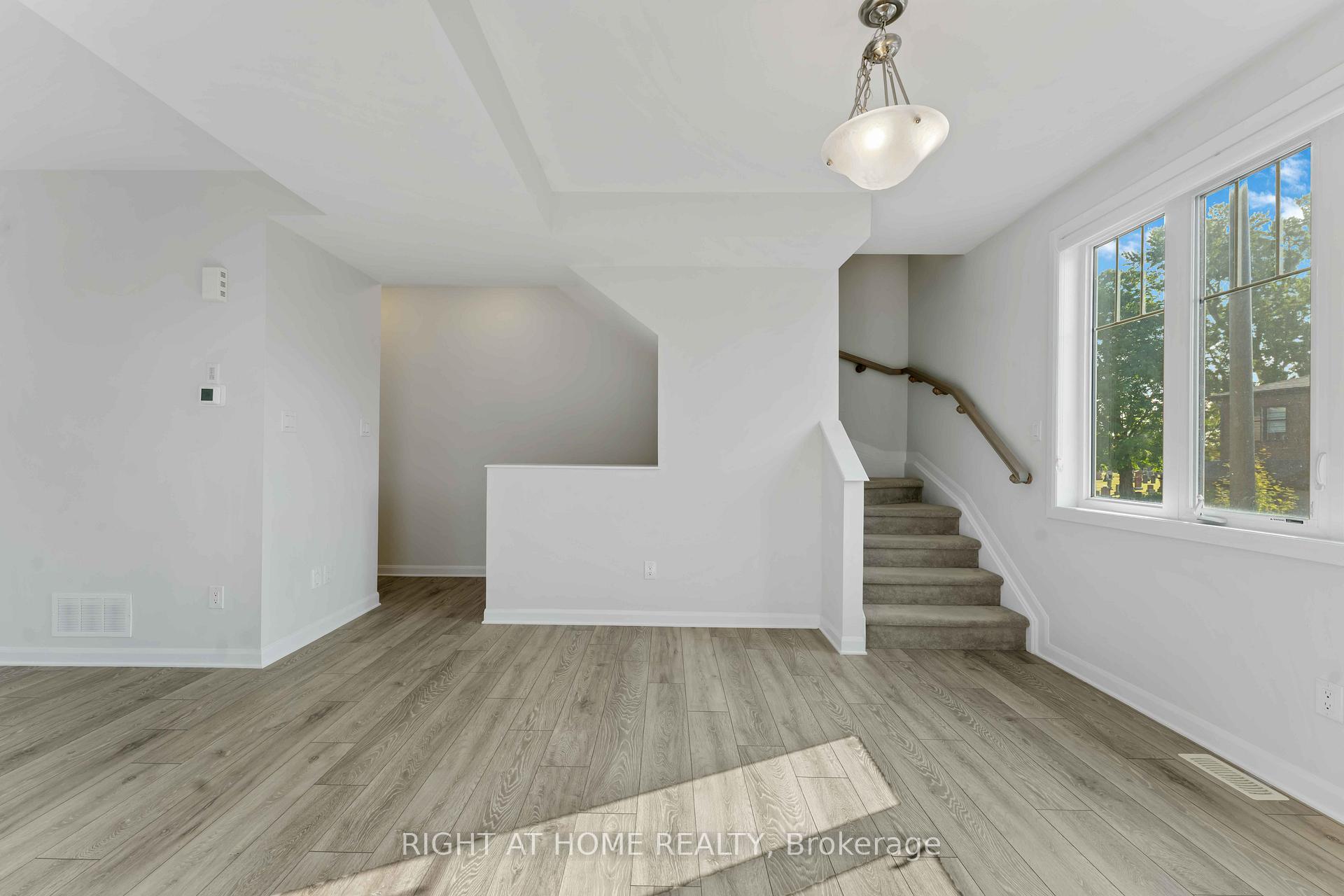 Photo 15 of 214 Attwell Private, Ottawa, Kanata - Morgan's Grant/South March — HOMEH