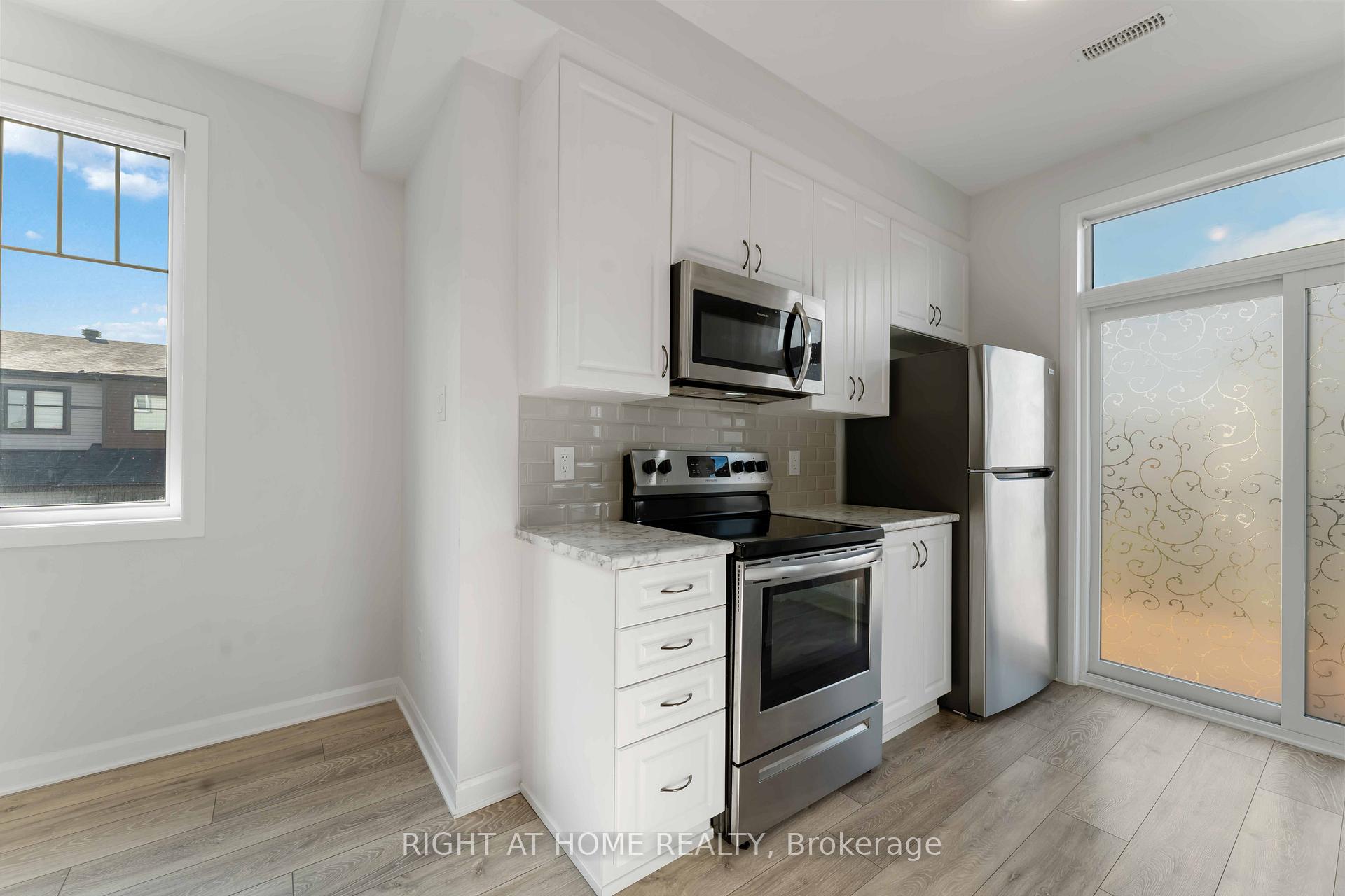 Photo 16 of 214 Attwell Private, Ottawa, Kanata - Morgan's Grant/South March — HOMEH