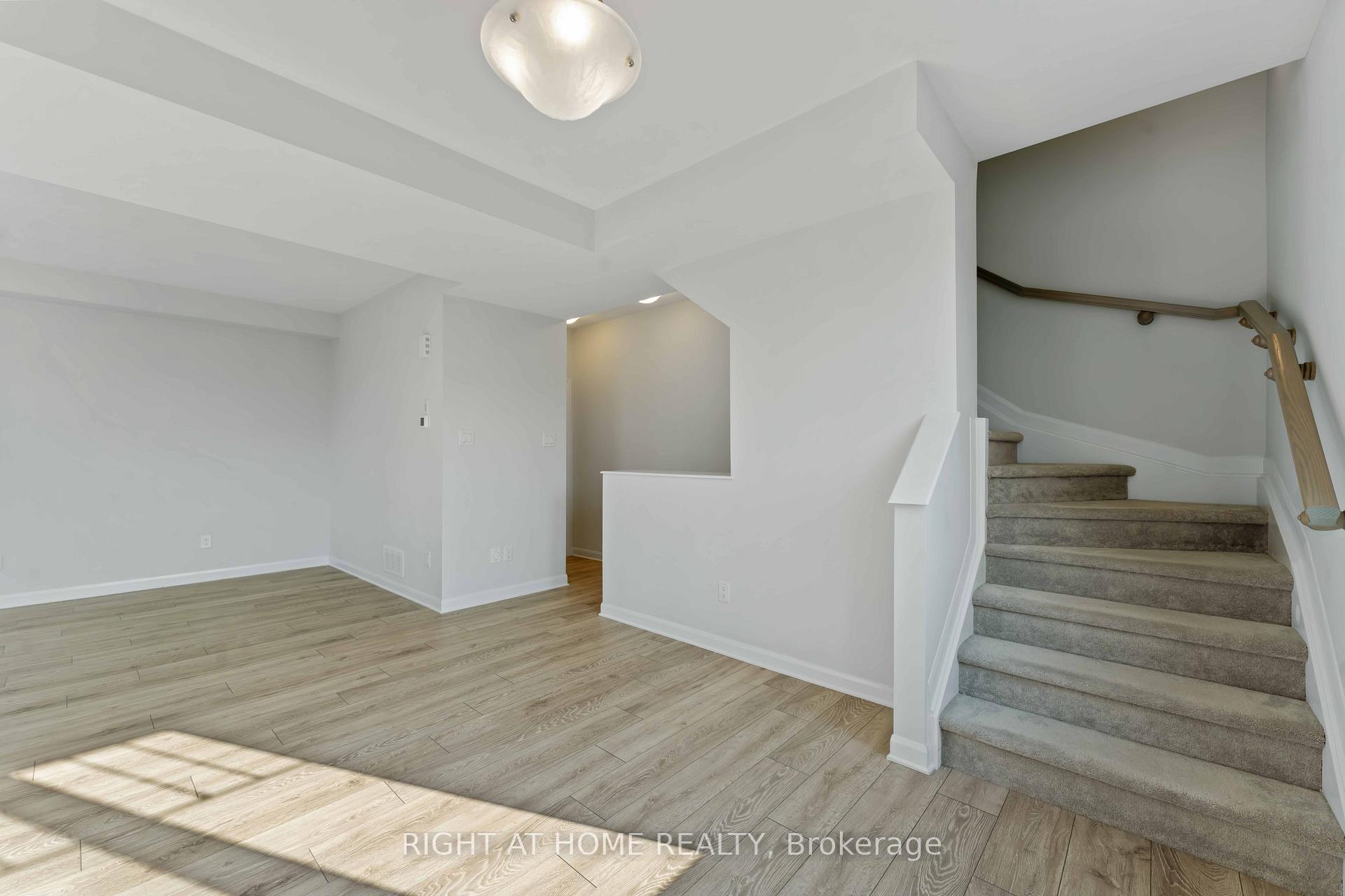 Photo 17 of 214 Attwell Private, Ottawa, Kanata - Morgan's Grant/South March — HOMEH