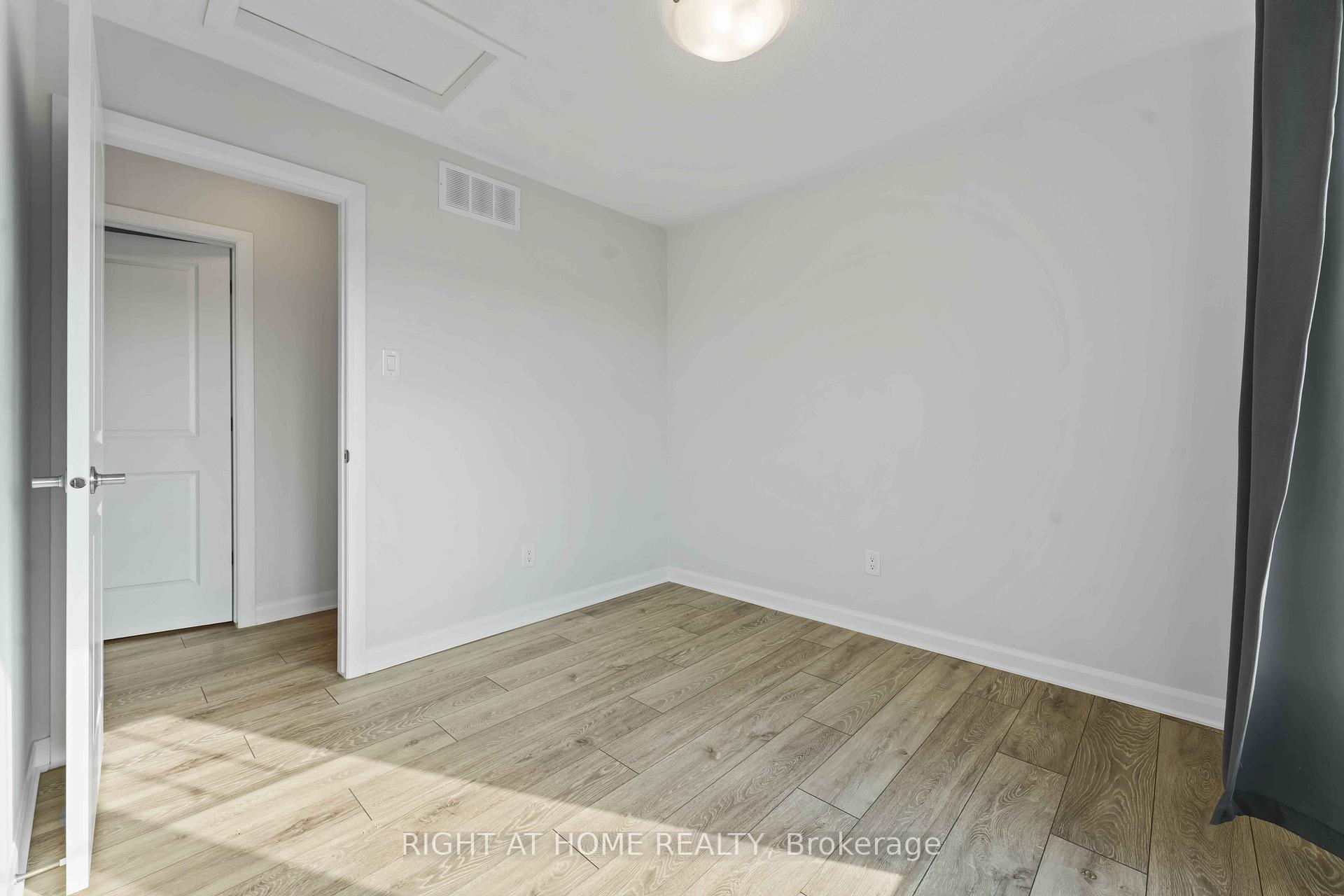 Photo 21 of 214 Attwell Private, Ottawa, Kanata - Morgan's Grant/South March — HOMEH