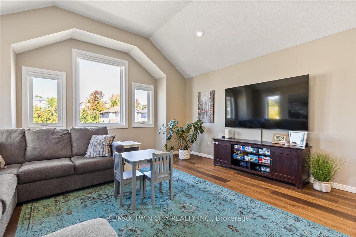 Photo 13 of 476 Hidden Creek Drive, Kitchener, Highland West — HOMEH