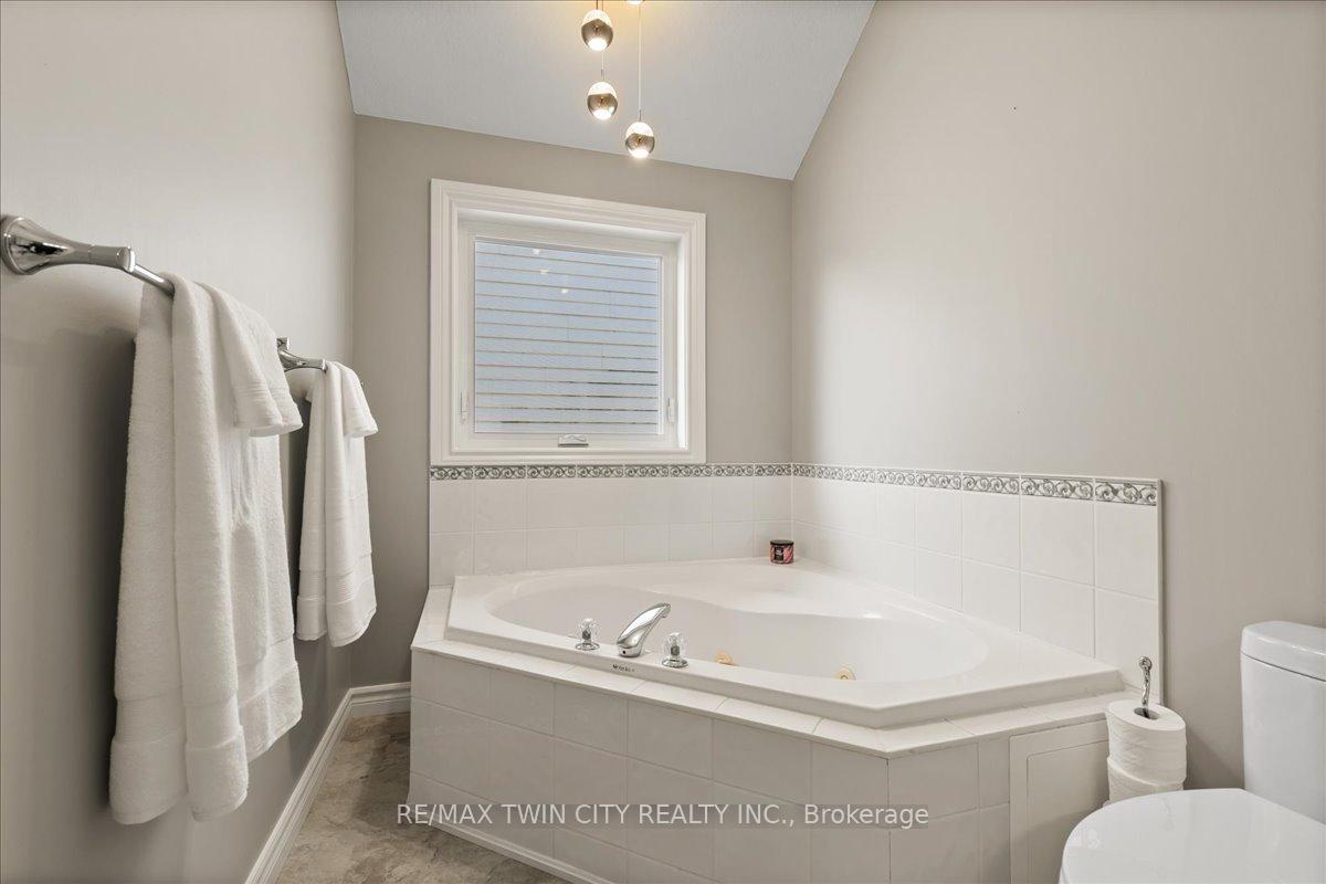 Photo 20 of 476 Hidden Creek Drive, Kitchener, Highland West — HOMEH