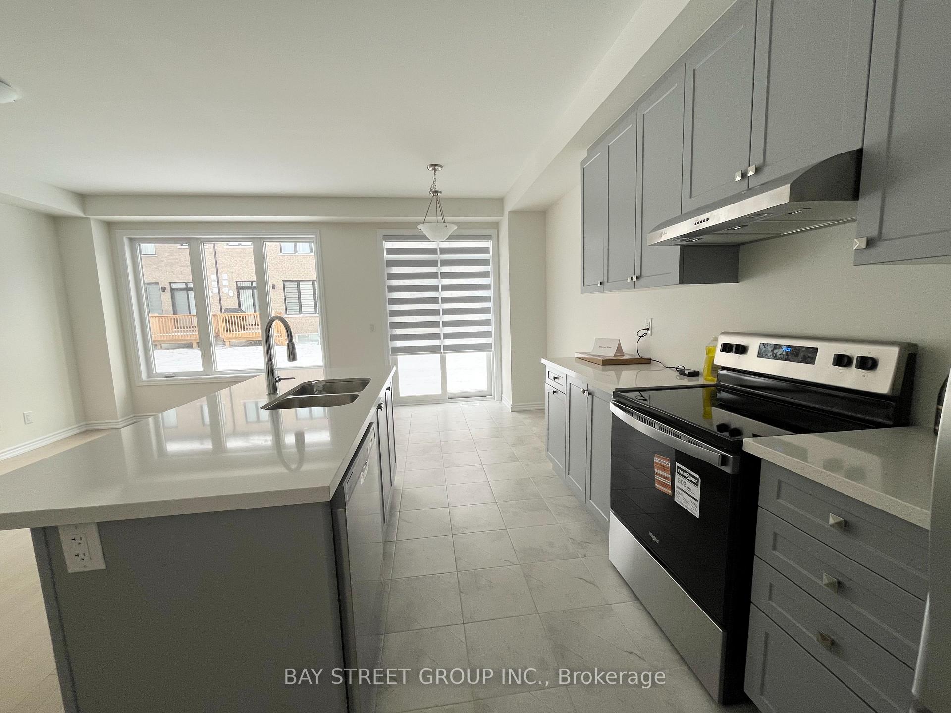 Photo 3 of 5 Harvey Bunker Crescent, Markham, Angus Glen — HOMEH