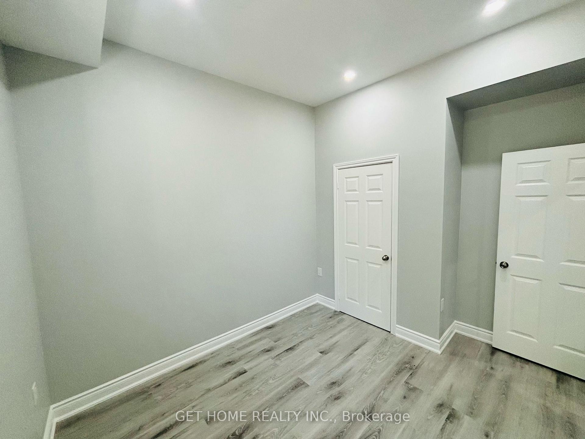 Photo 12 of 34 West Oak Trail, Kitchener, Rosenburg — HOMEH