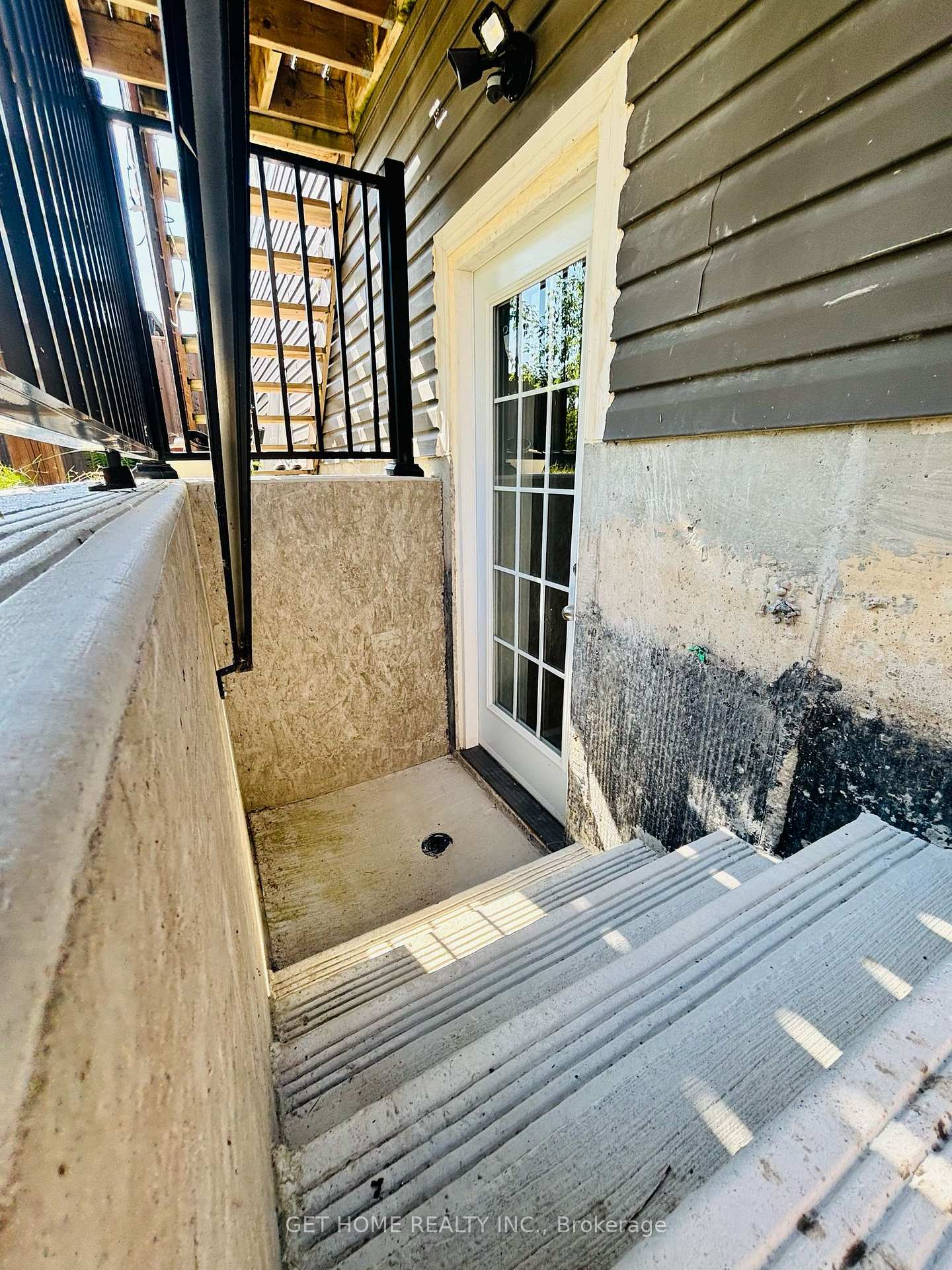Photo 17 of 34 West Oak Trail, Kitchener, Rosenburg — HOMEH