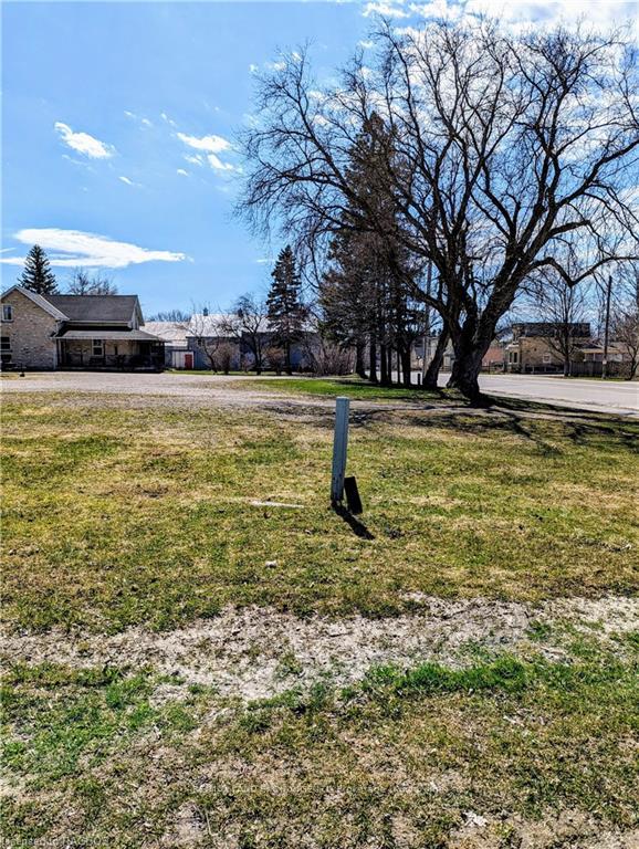 Photo 4 of 60 Ross Street, Kincardine — HOMEH