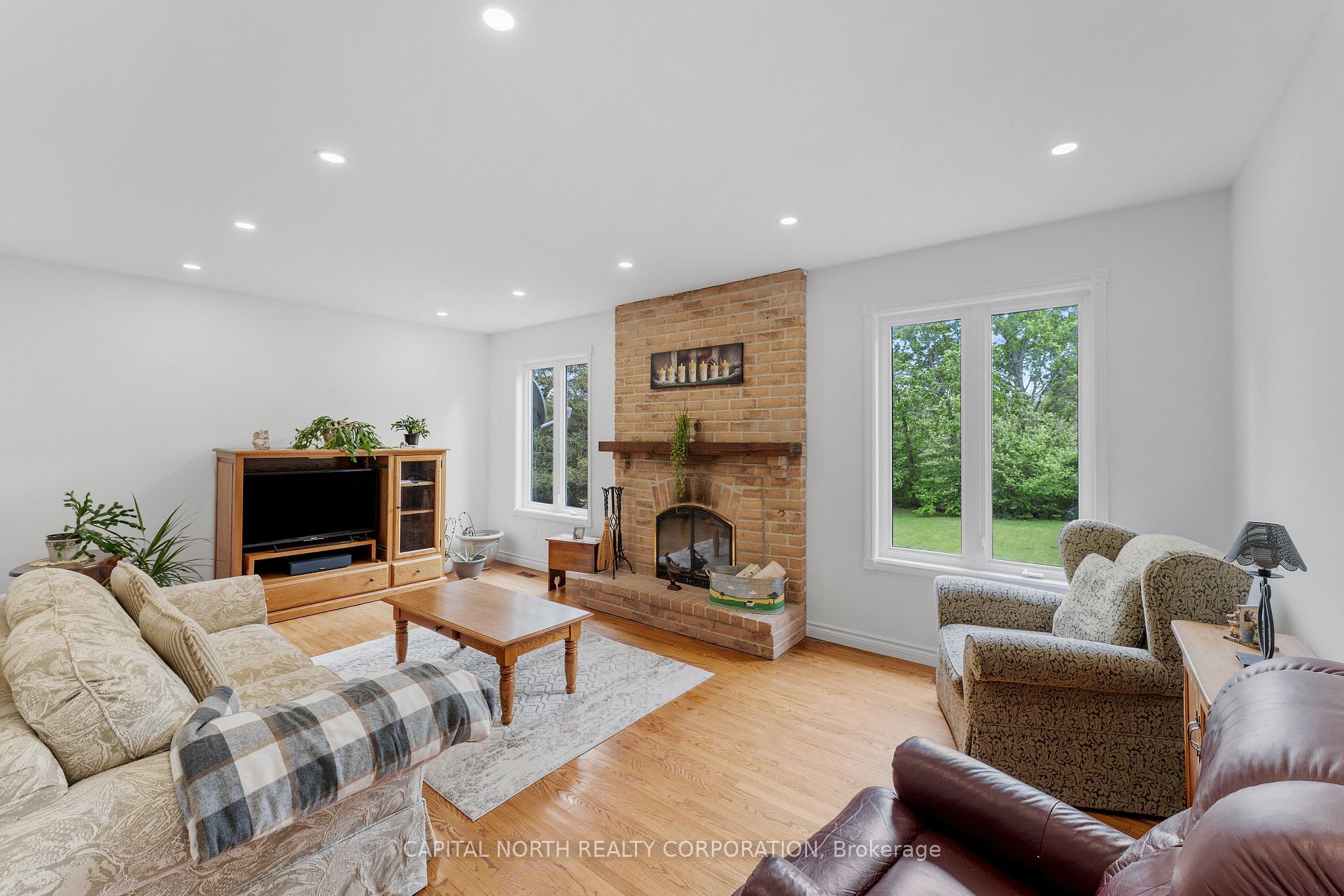 Photo 16 of 47 Burton Grove, King, King City — HOMEH