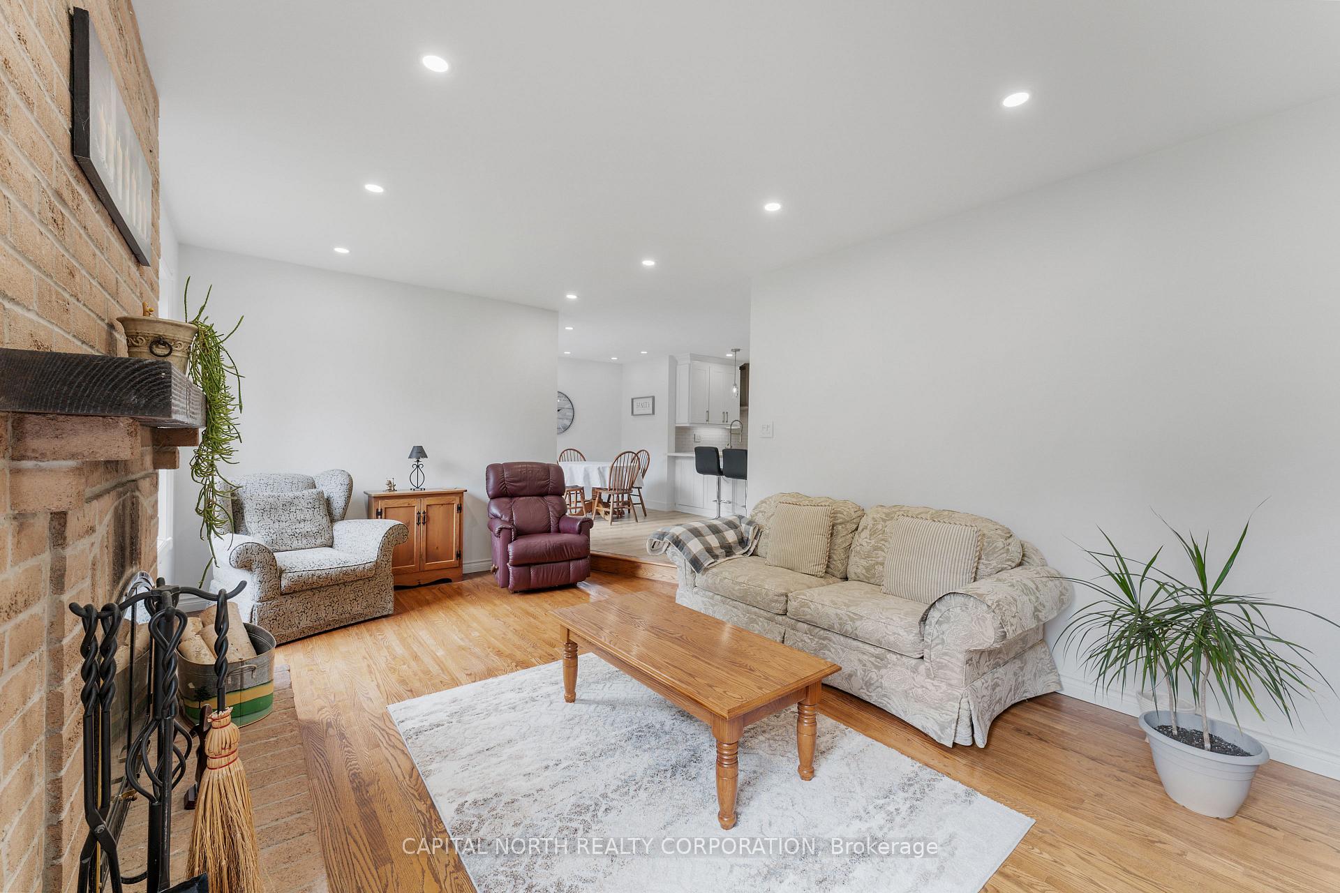 Photo 17 of 47 Burton Grove, King, King City — HOMEH